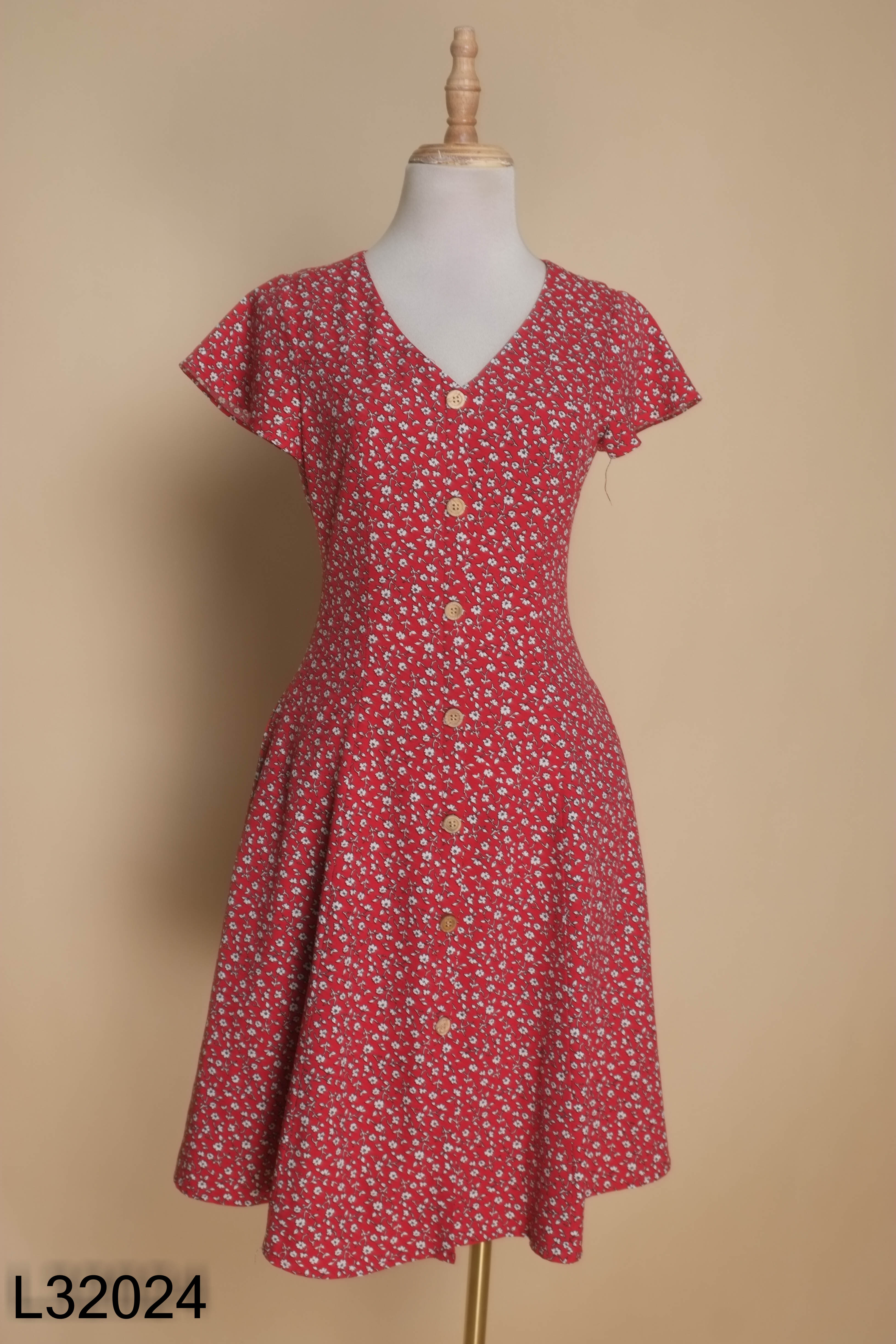 Váy đỏ hoa ADORE DRESS phối cúc