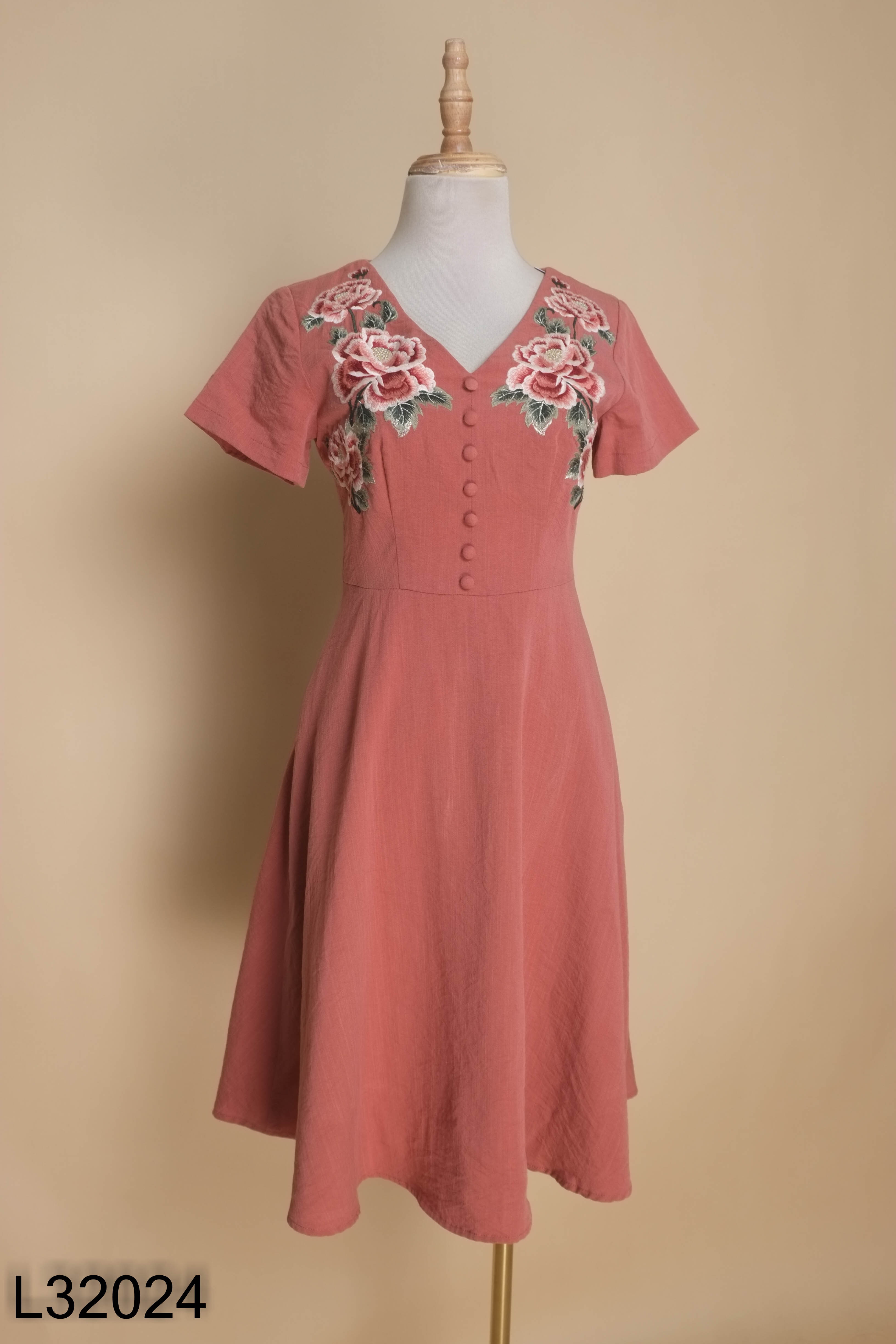 Váy đũi hồng ADORE DRESS thêu hoa