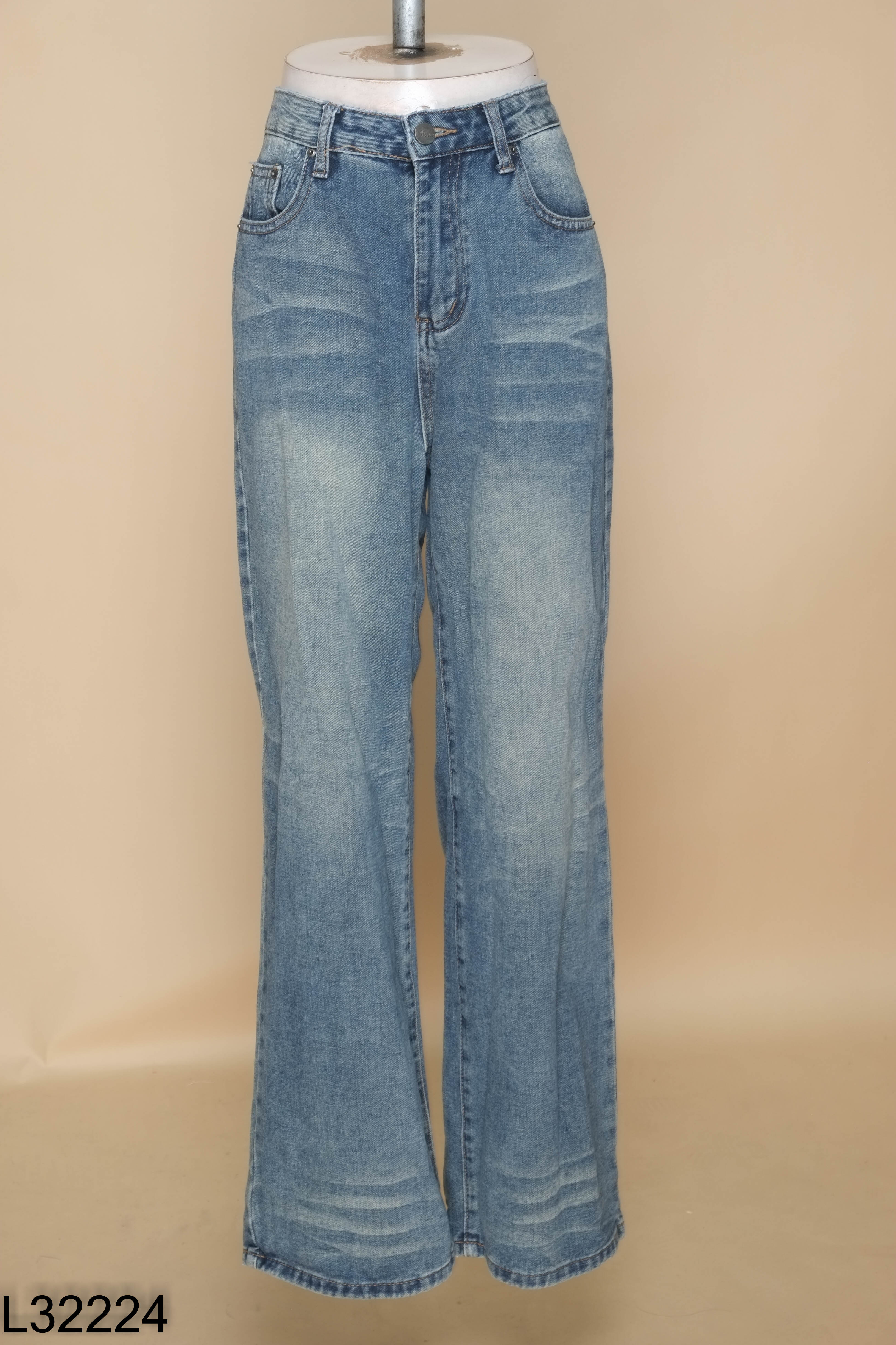 Quần jeans xanh suông