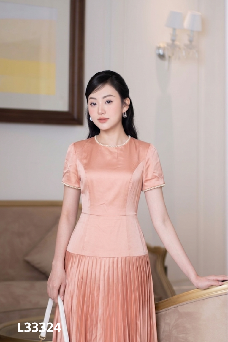 Váy lụa hồng DÉ LA xếp li