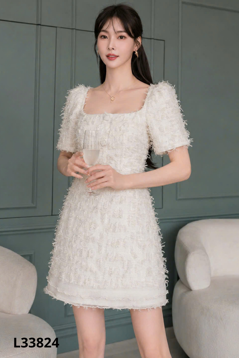 Váy be cổ vuông cúc đá