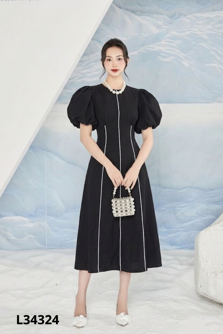 Váy đen tay phồng viền trắng