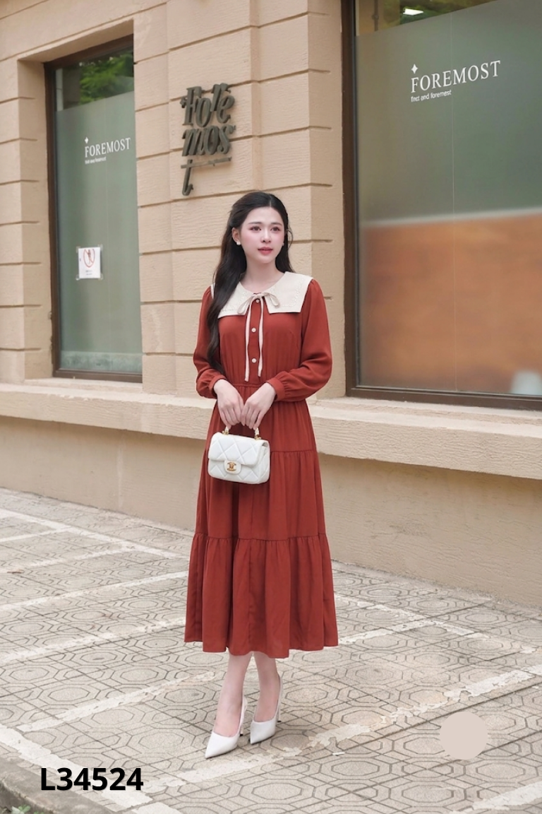 Váy đỏ phối cổ be
