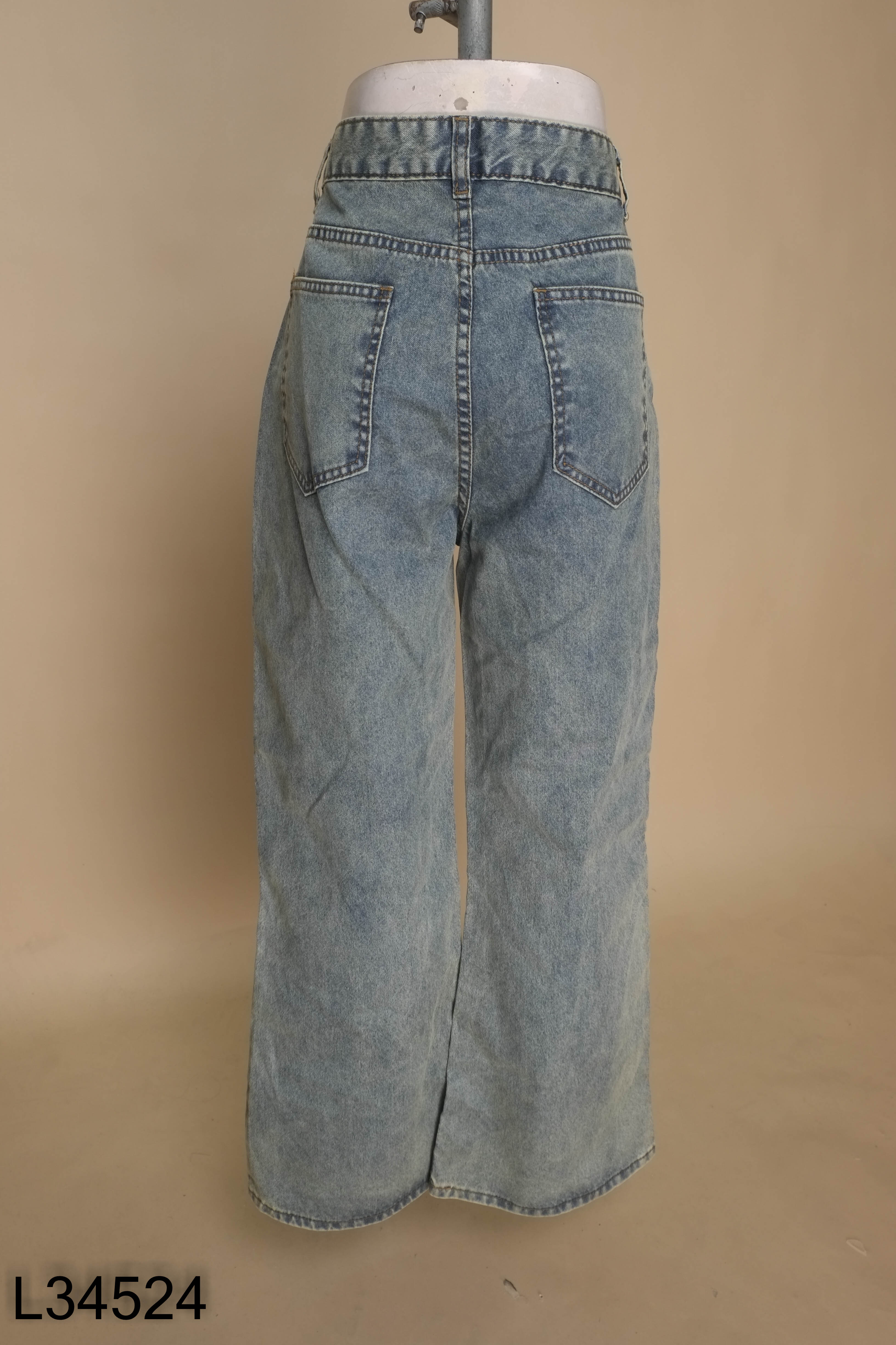 Quần jeans xanh phối lưới
