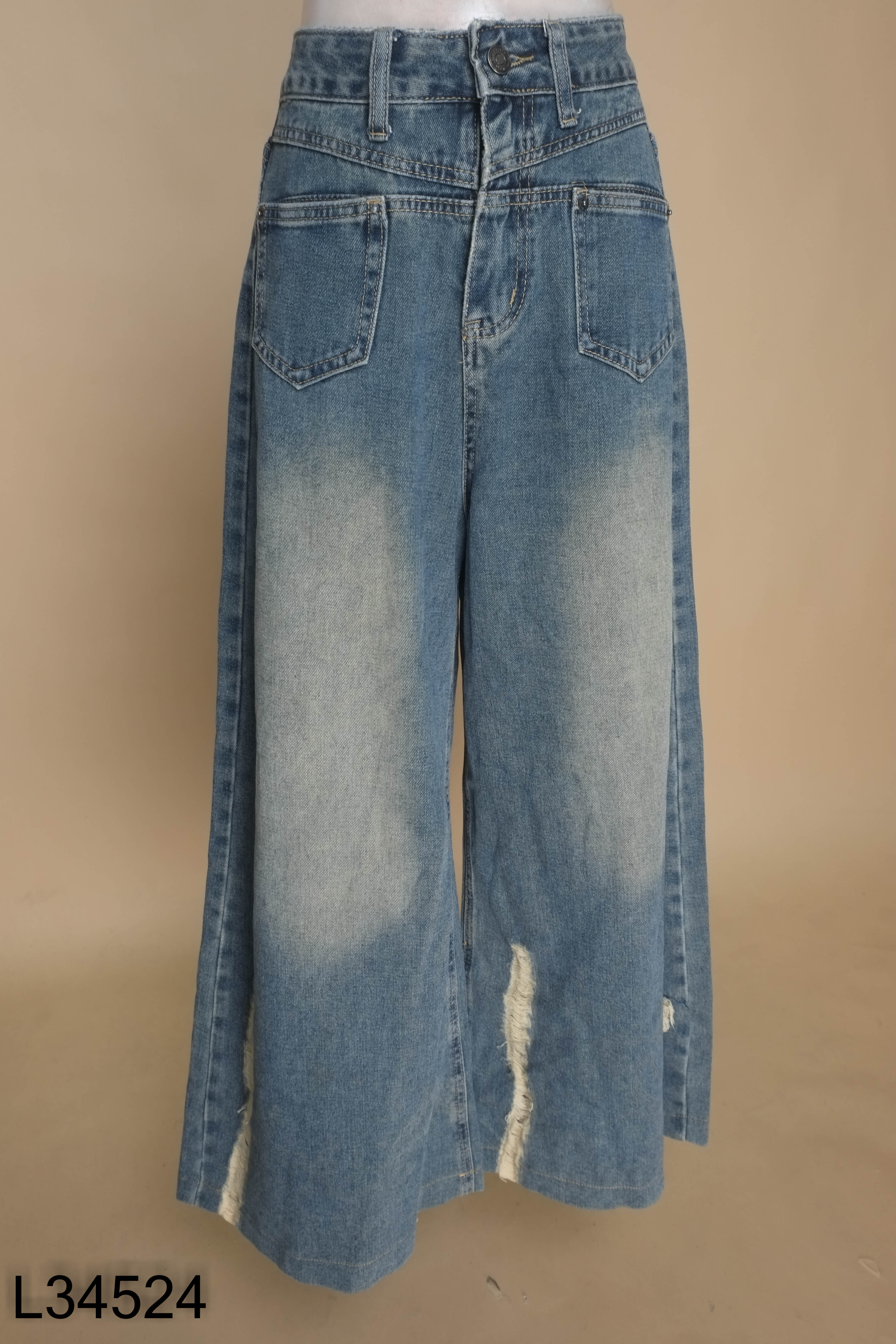 Quần jeans xanh túi trước