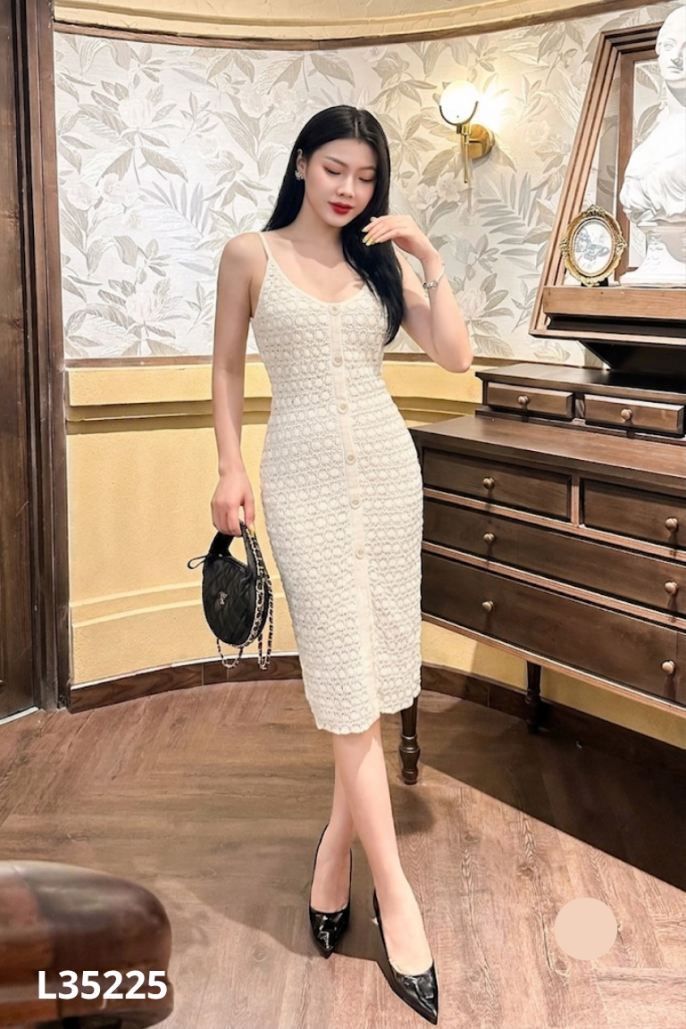 Váy ren be phối cúc