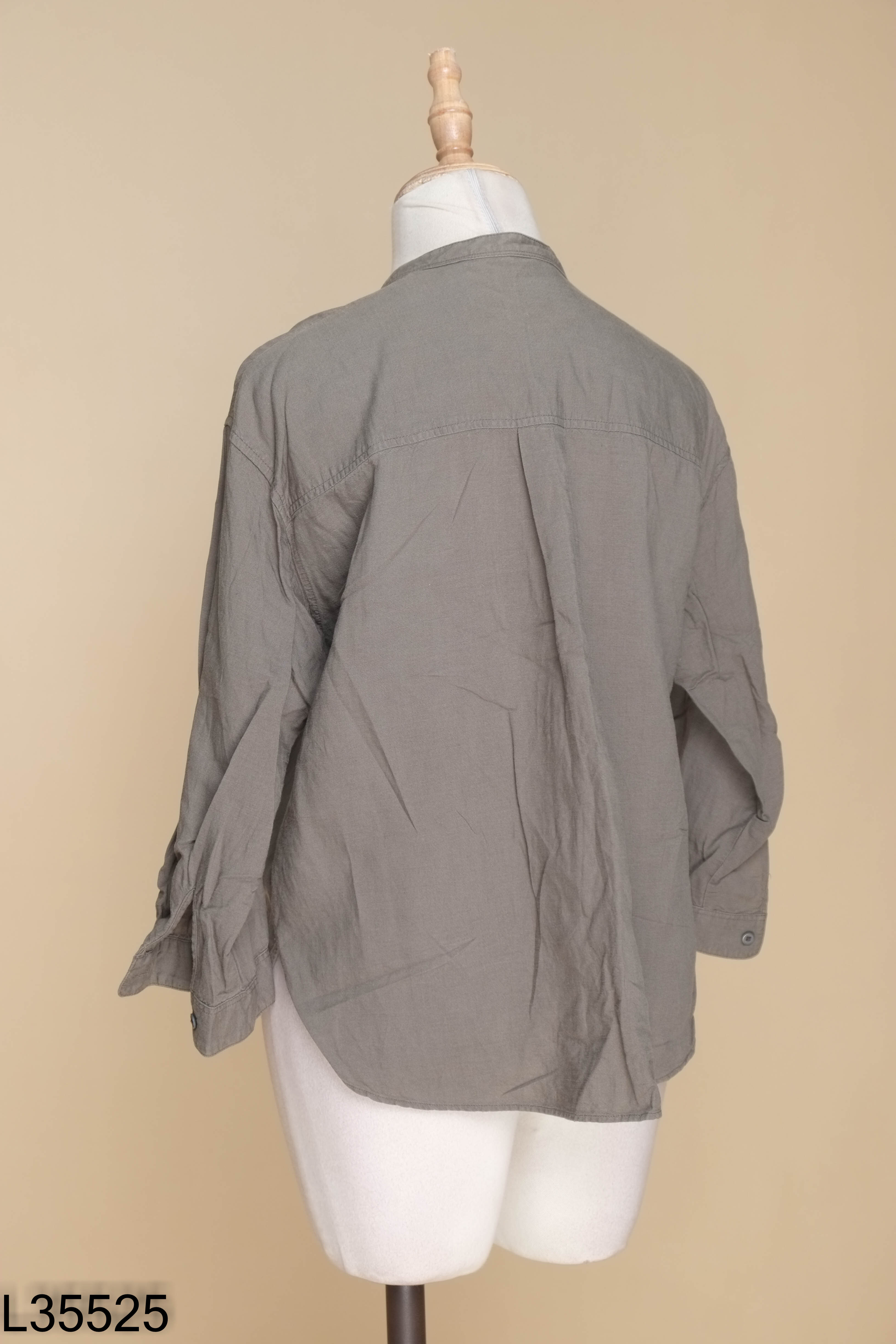 Áo UNIQLO linen xanh rêu