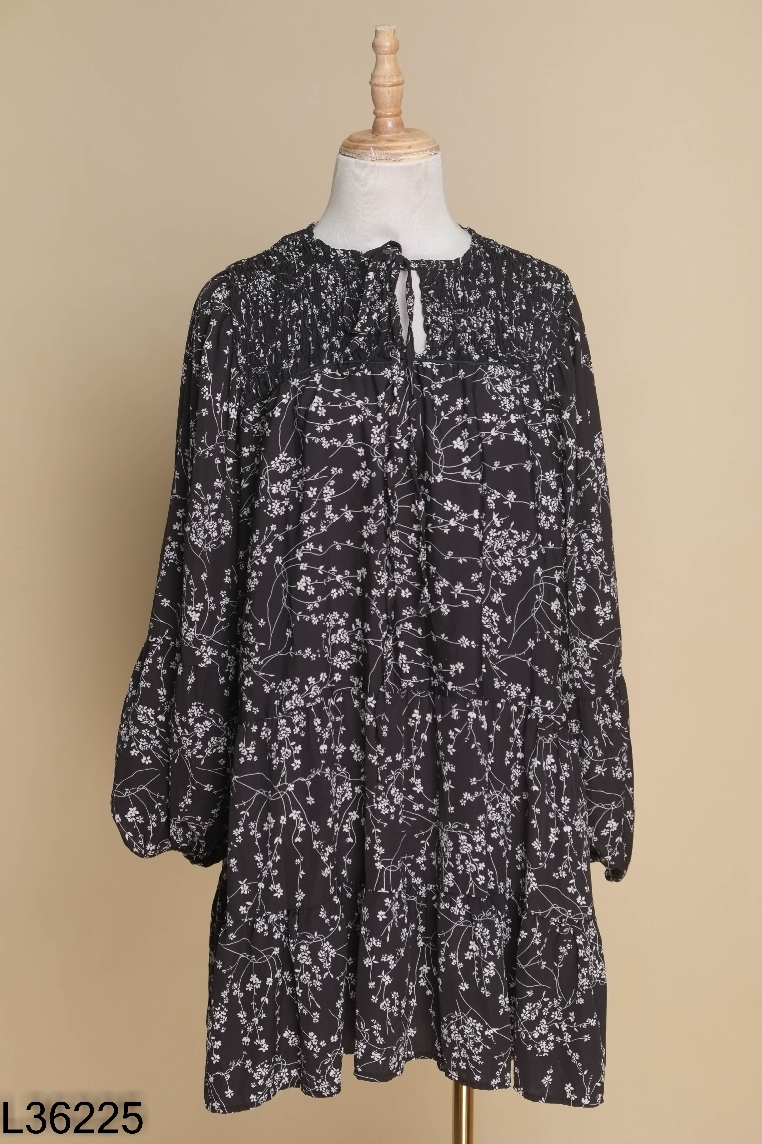 Váy babydoll đen họa tiết