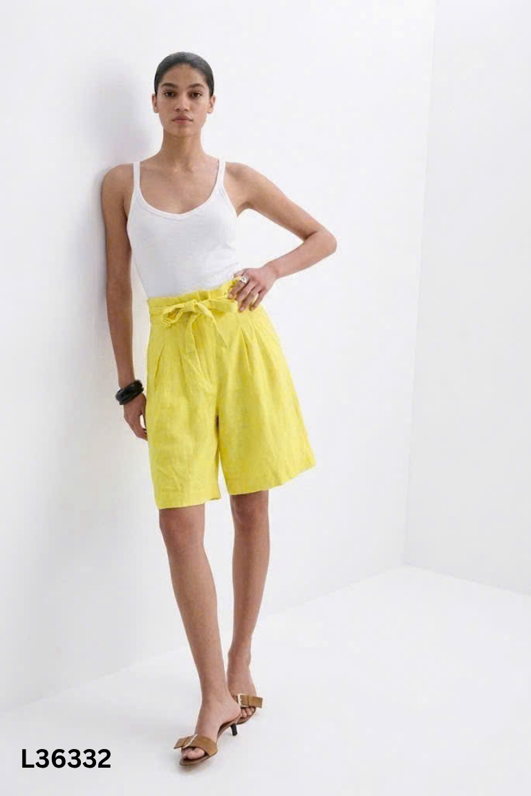 Quần short lien MANGO vàng kèm đai