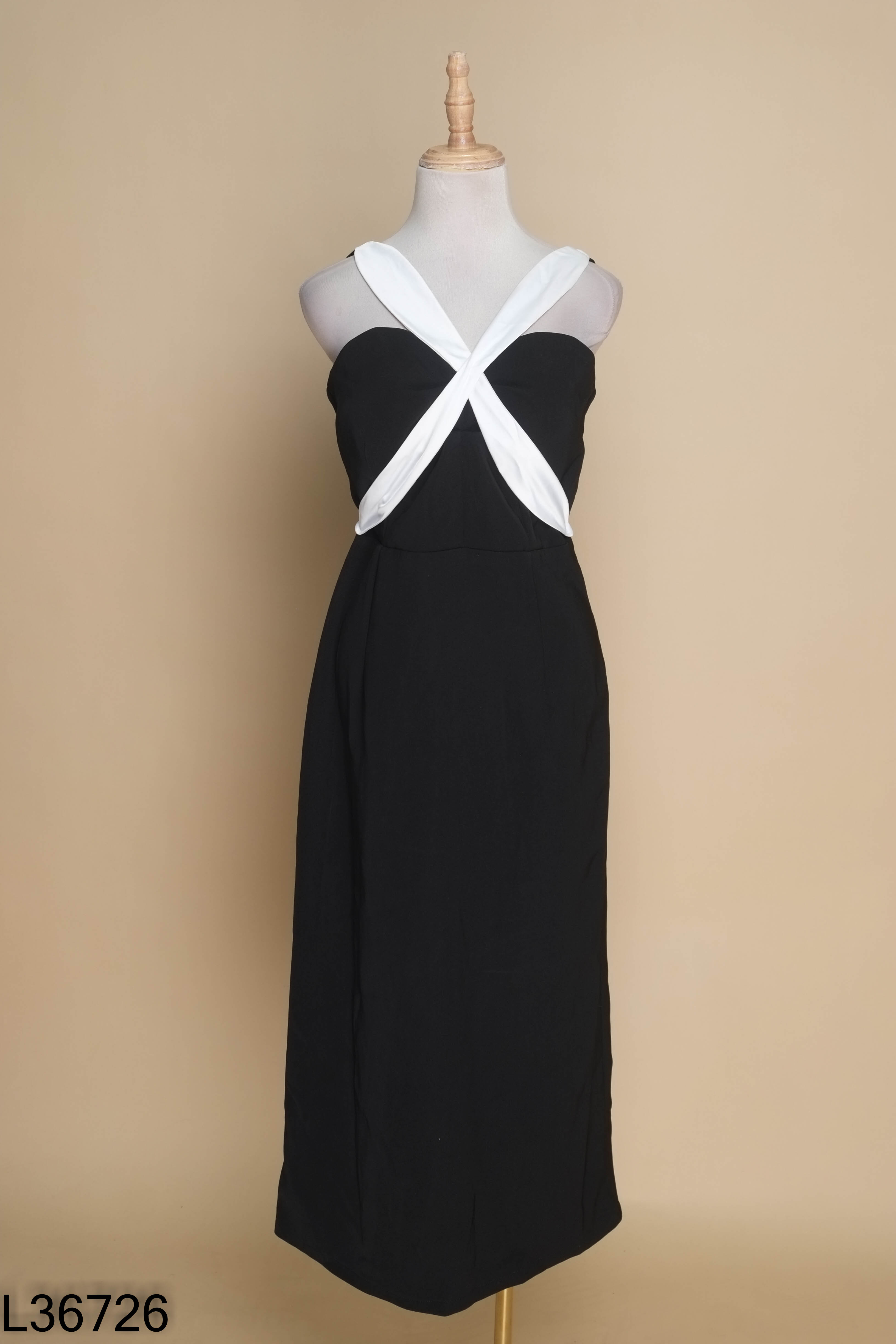 Váy đen CHARM BY TEA viền trắng