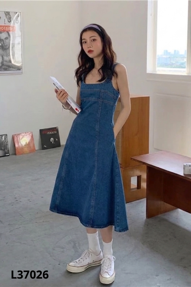 Váy jeans xanh phối khuy