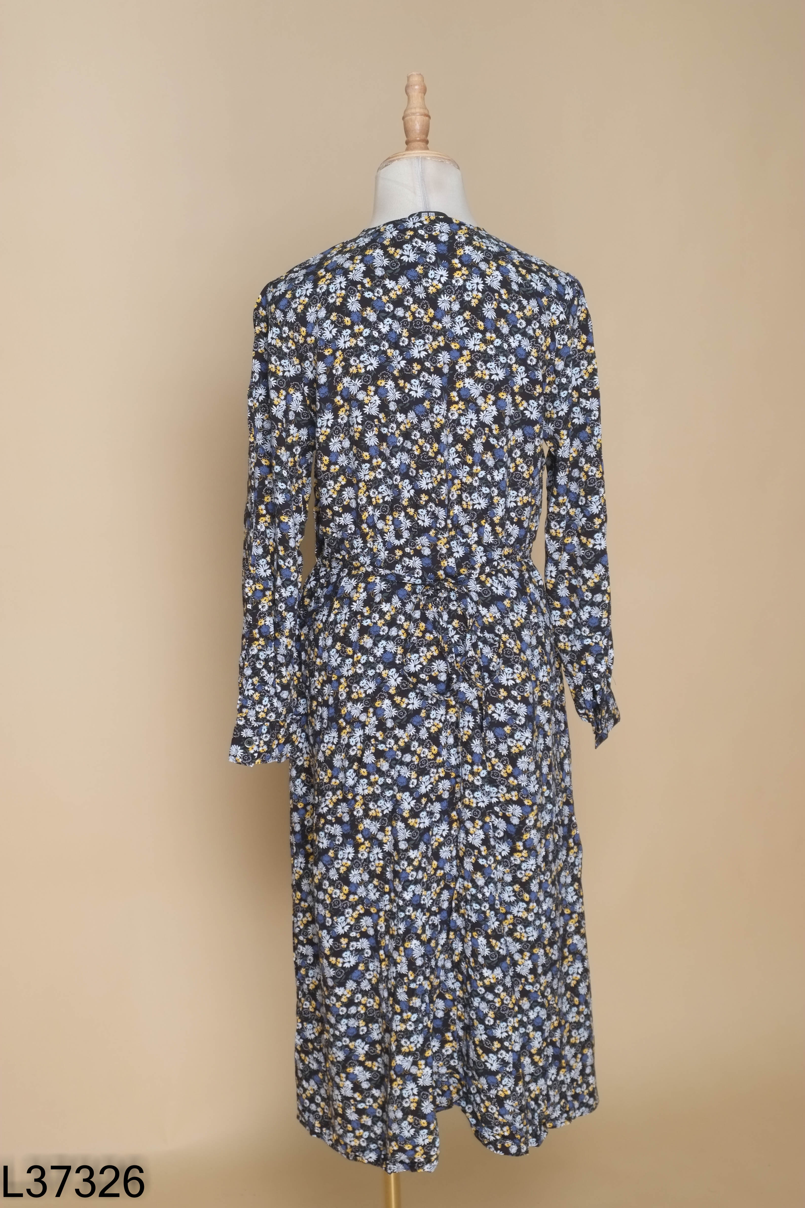 Váy UNIQLO xanh hoa buộc eo