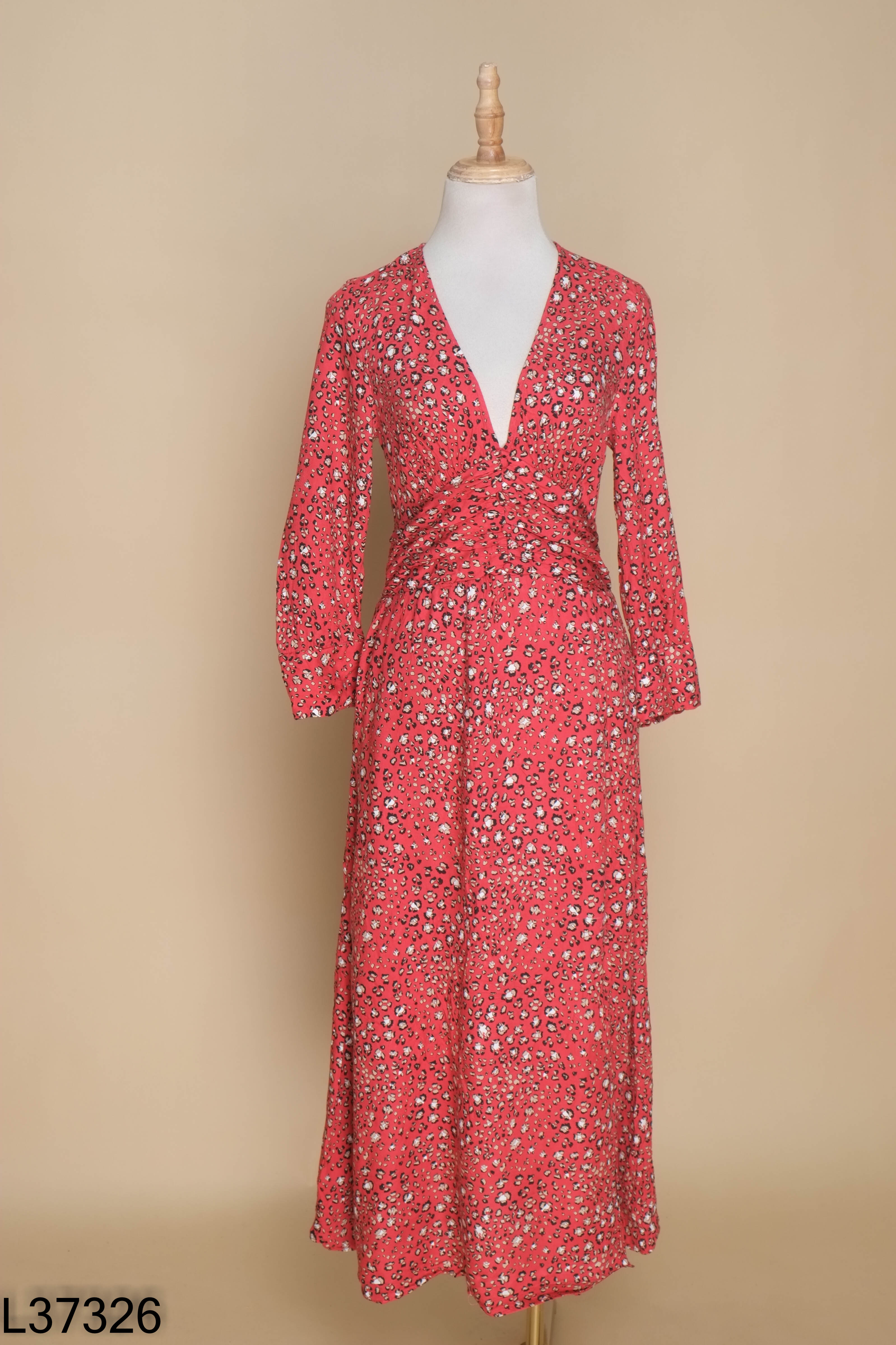 Váy đỏ ZARA họa tiết cổ V