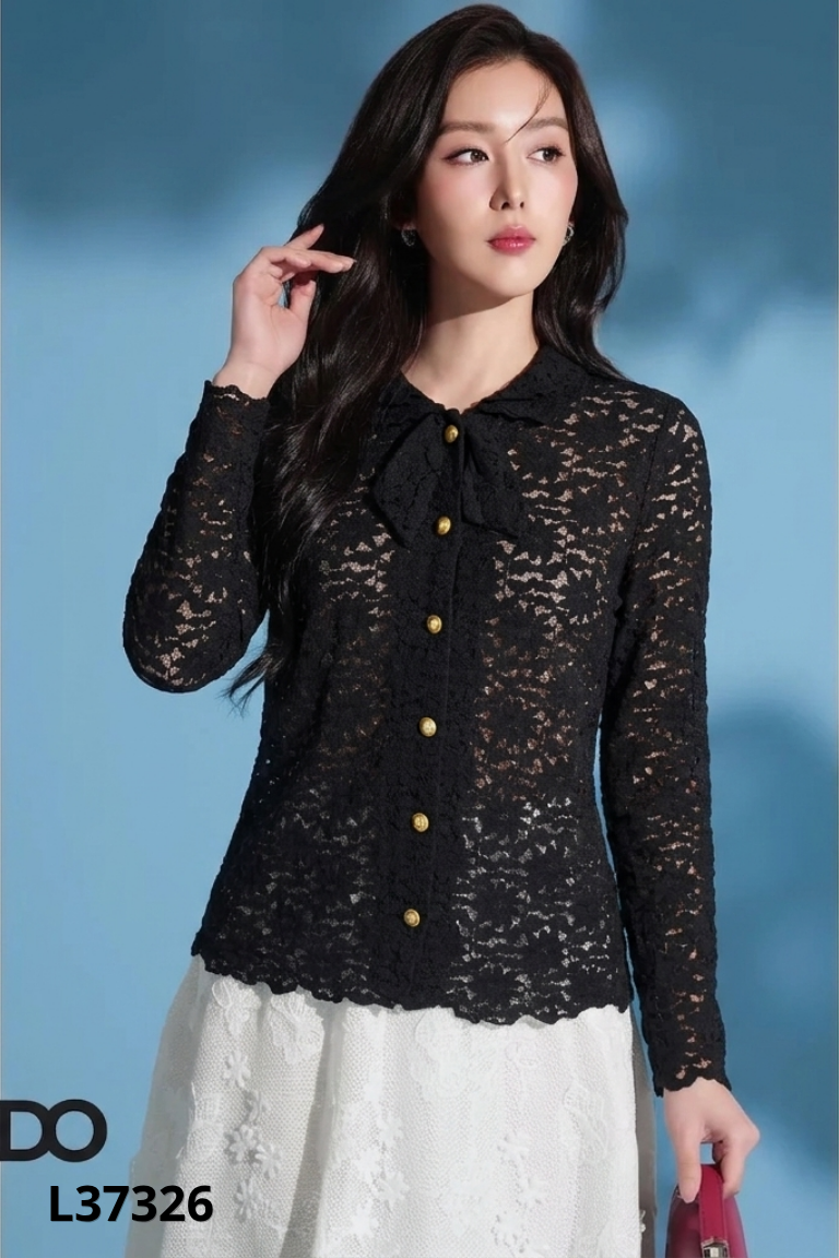 Áo ren đen phối cúc