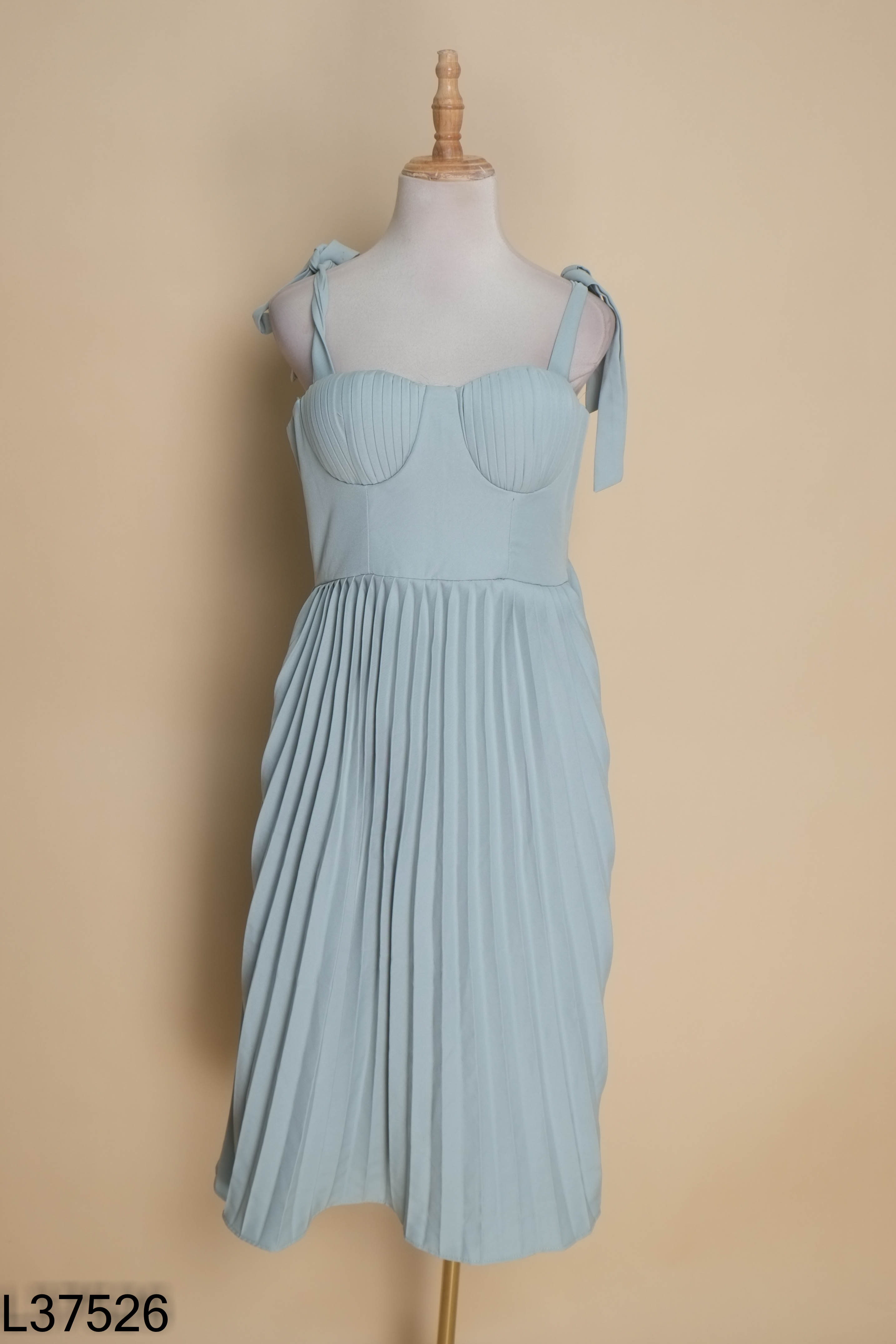Váy xanh 2 dây xếp li