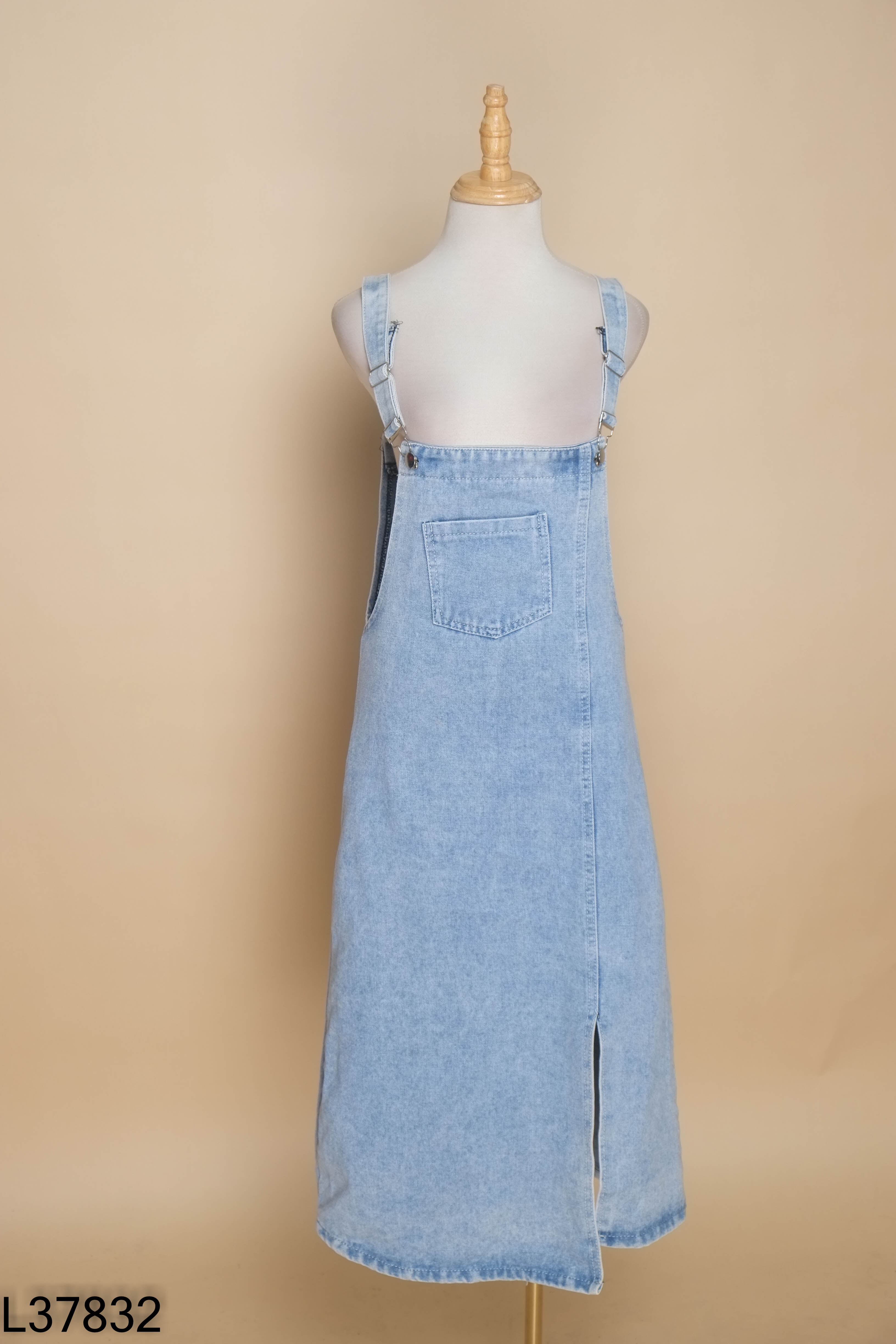 Jumpsuit yếm jean xanh túi ngực