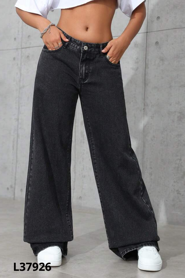 Quần jeans đen suông