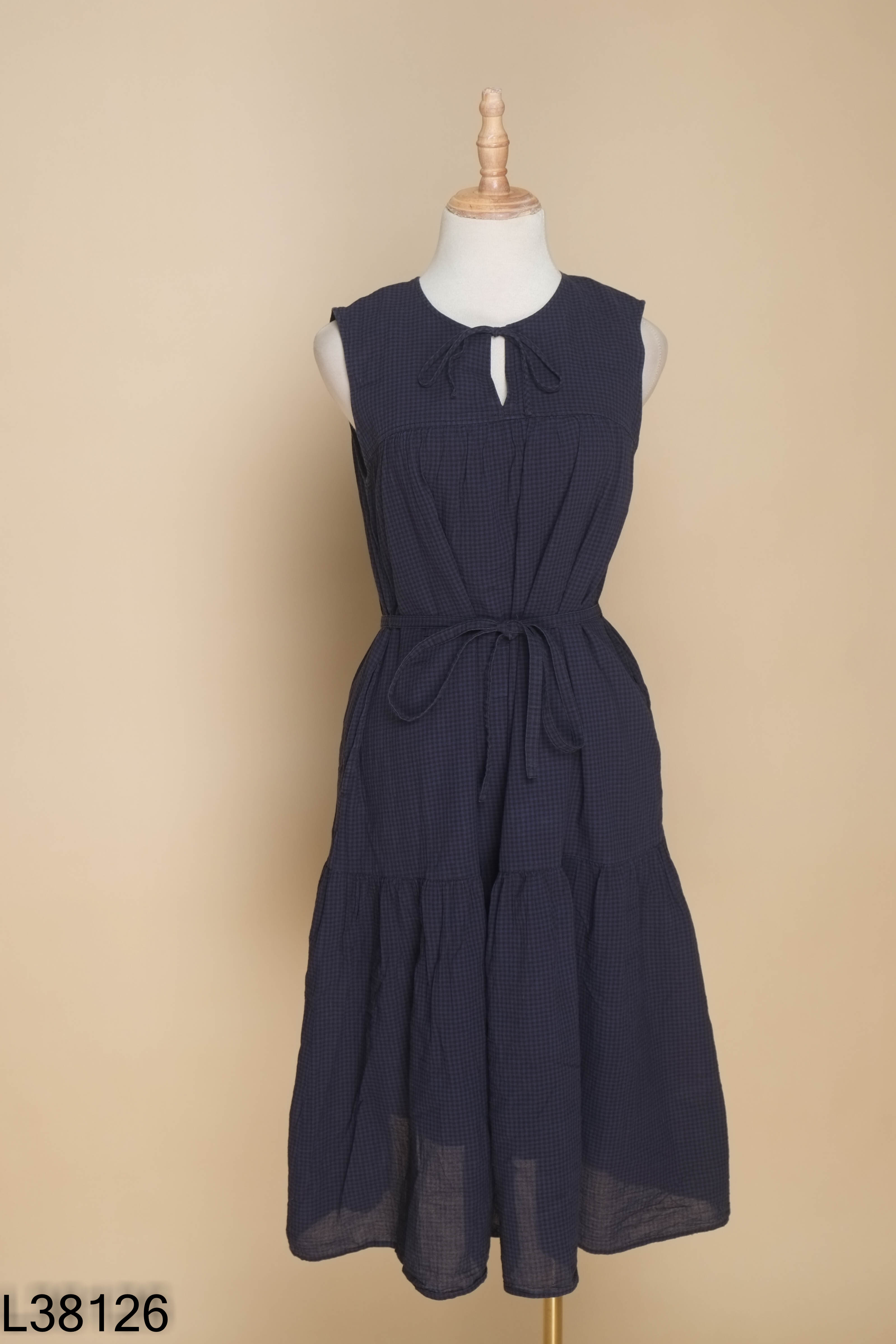 Váy UNIQLO xanh than kẻ caro đen