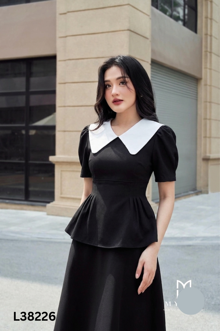 Áo đen CHANSEE cổ sen be