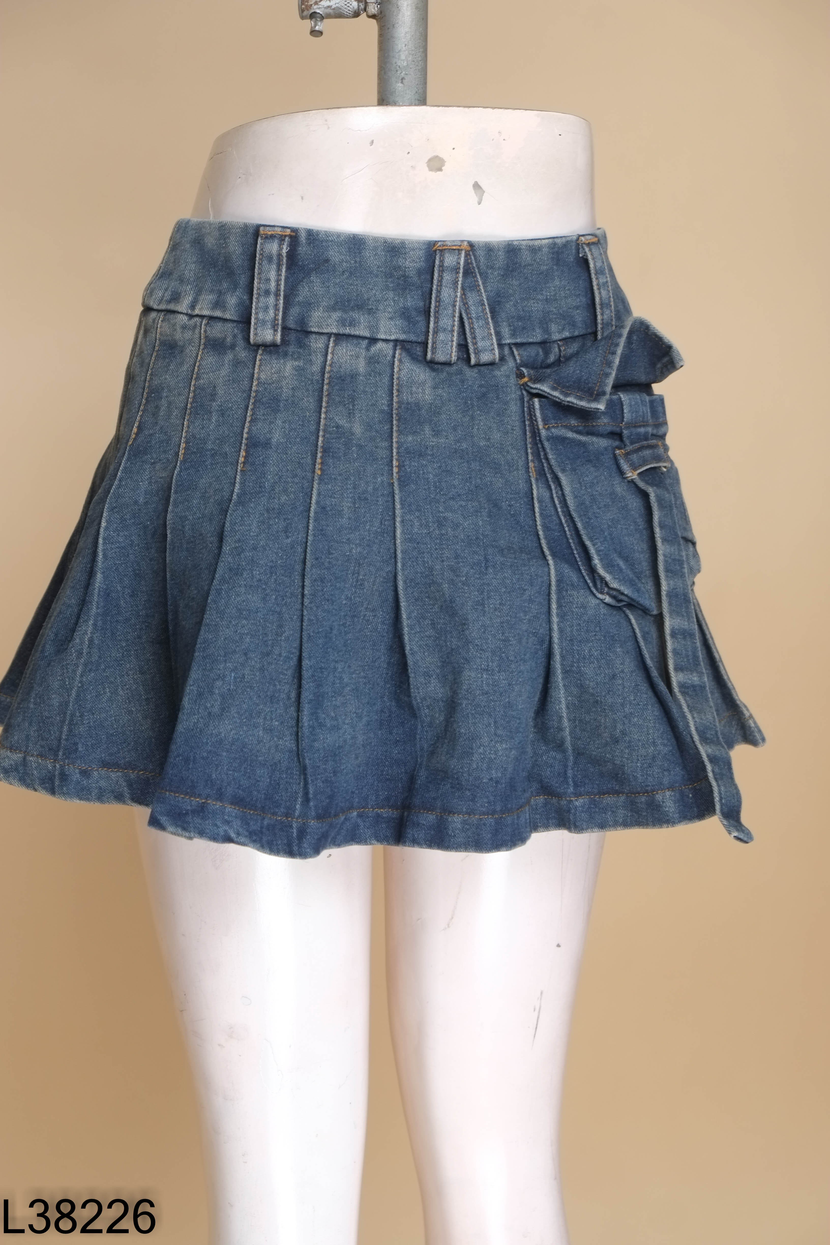 Chân váy ONISM jeans xanh xếp ly