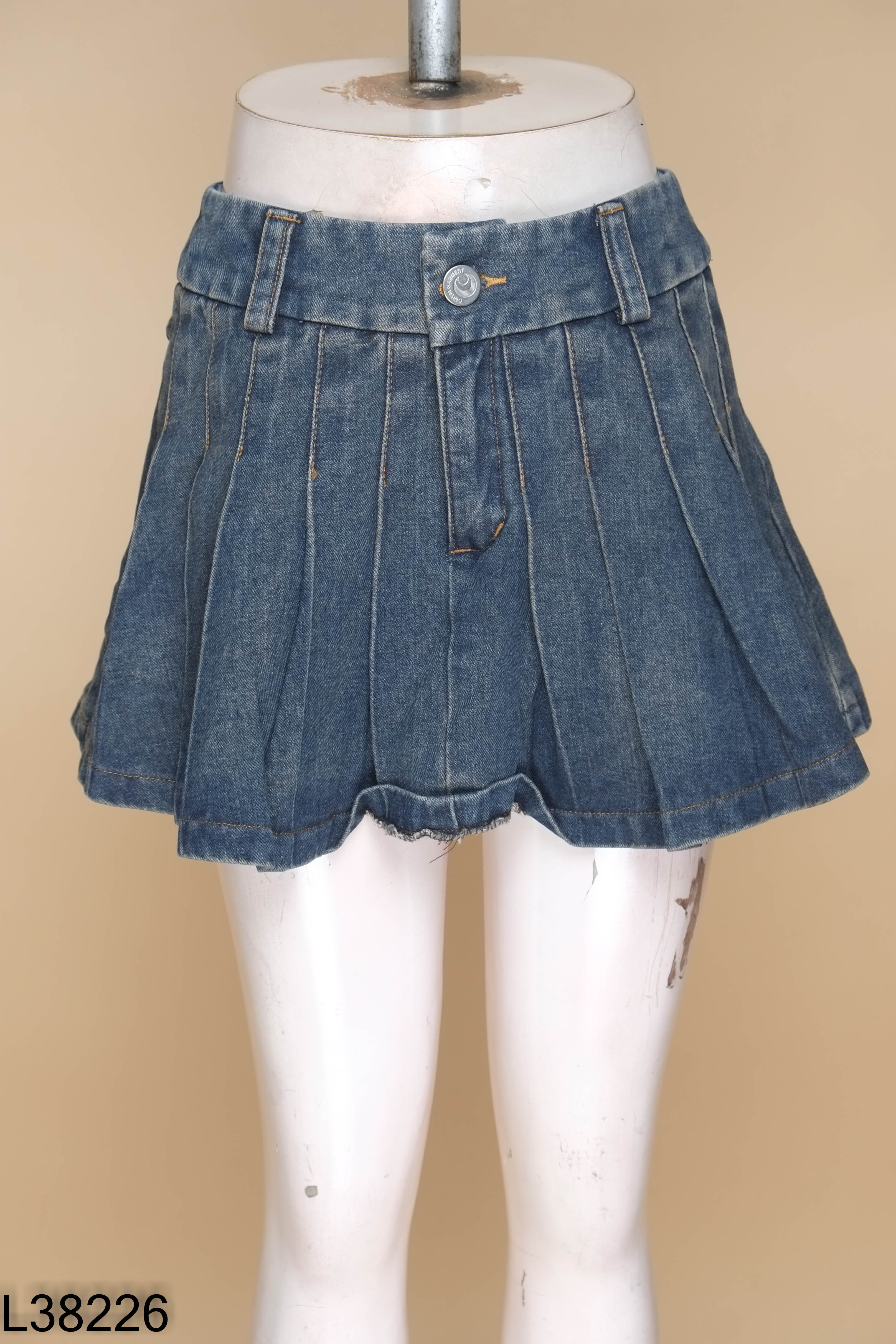 Chân váy ONISM jeans xanh xếp ly