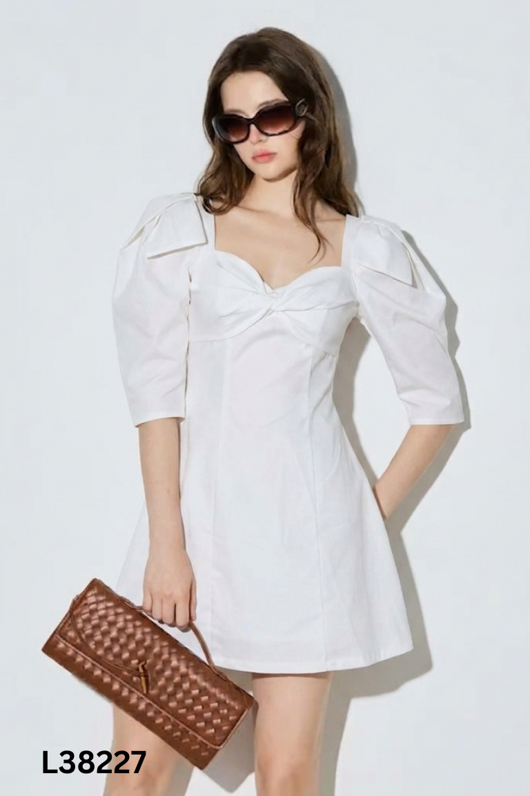 Váy trắng RECHIC xoắn ngực