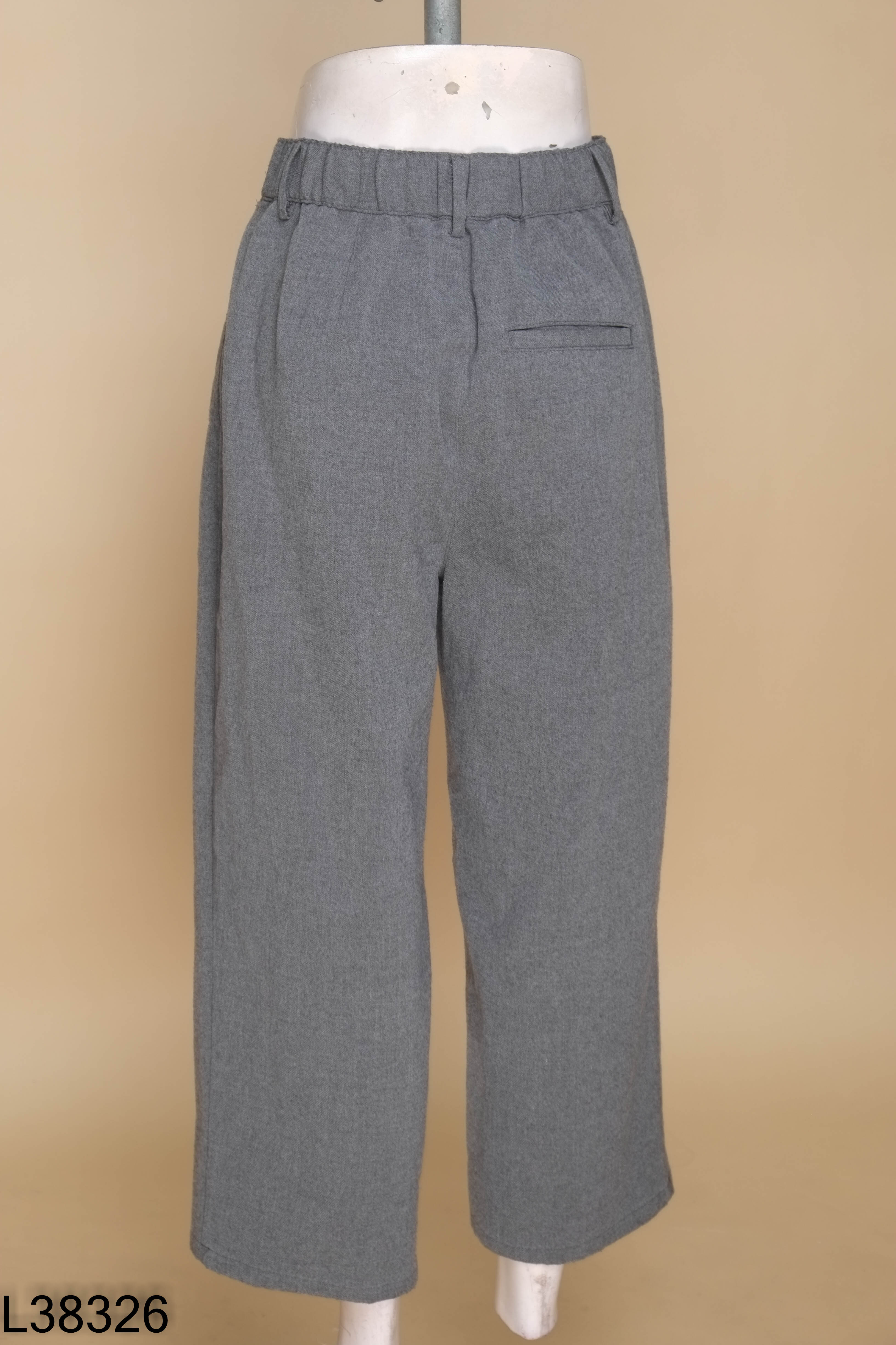 Quần xám dáng baggy