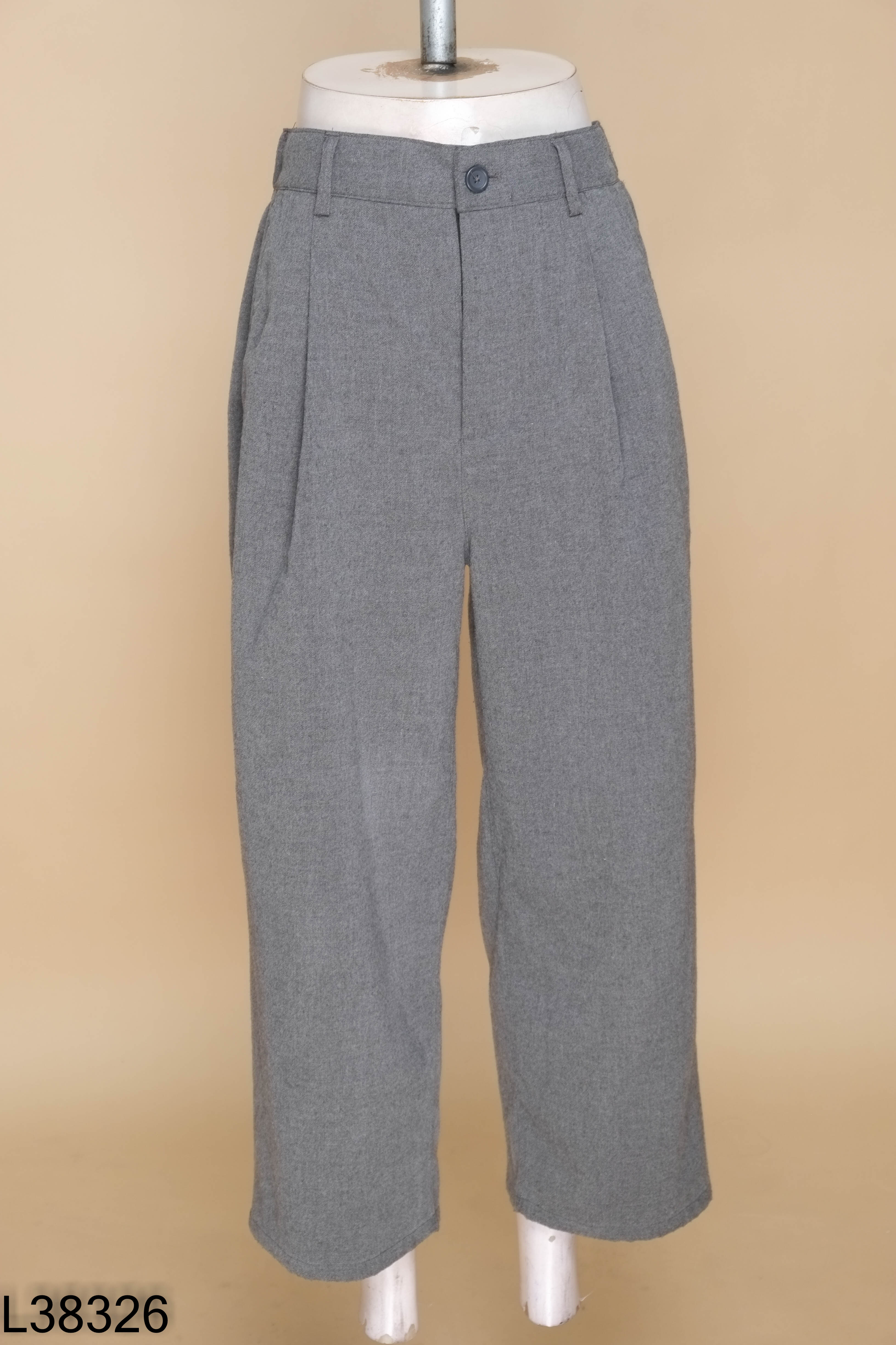 Quần xám dáng baggy