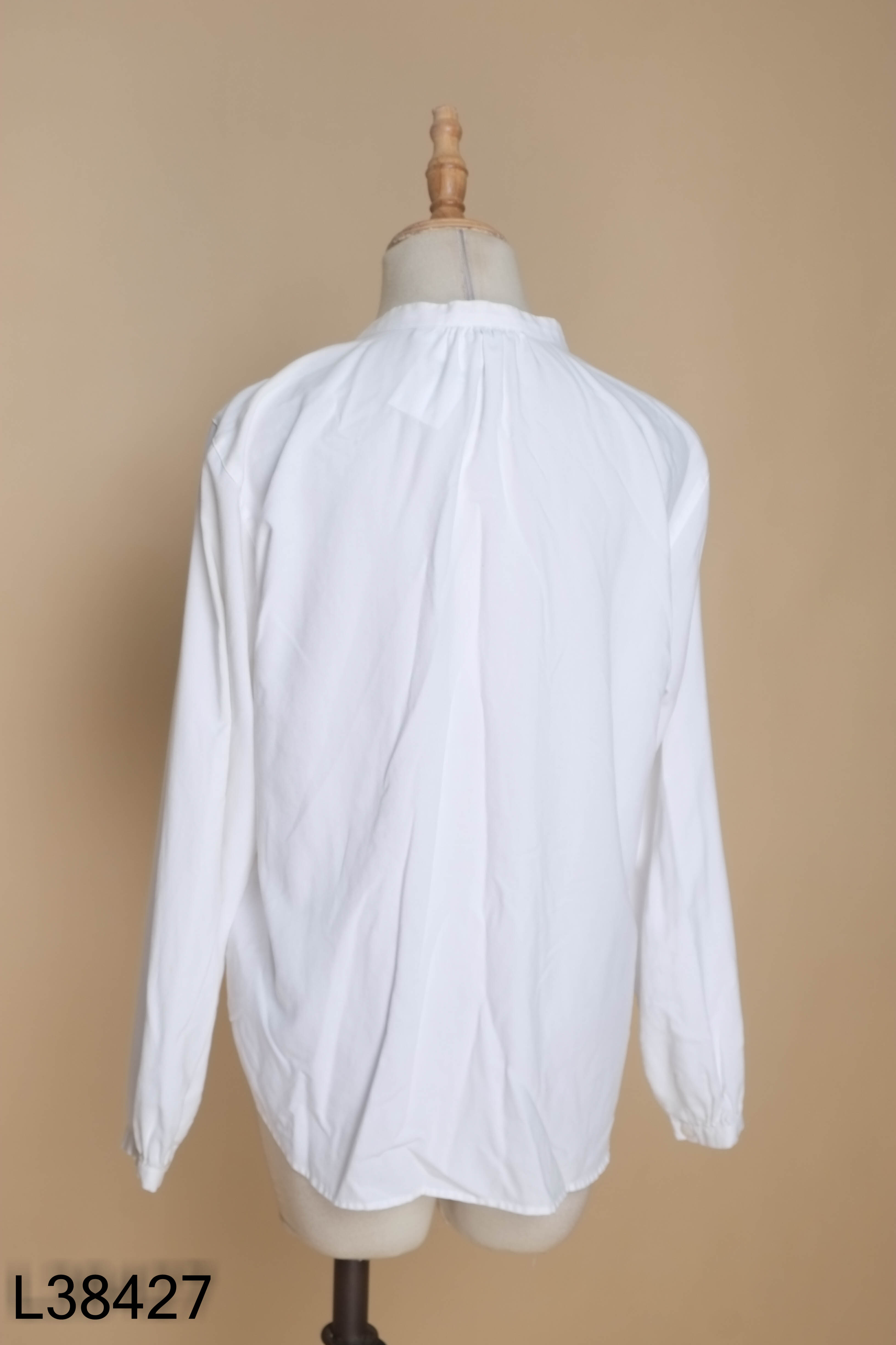Áo UNIQLO sơ mi trắng