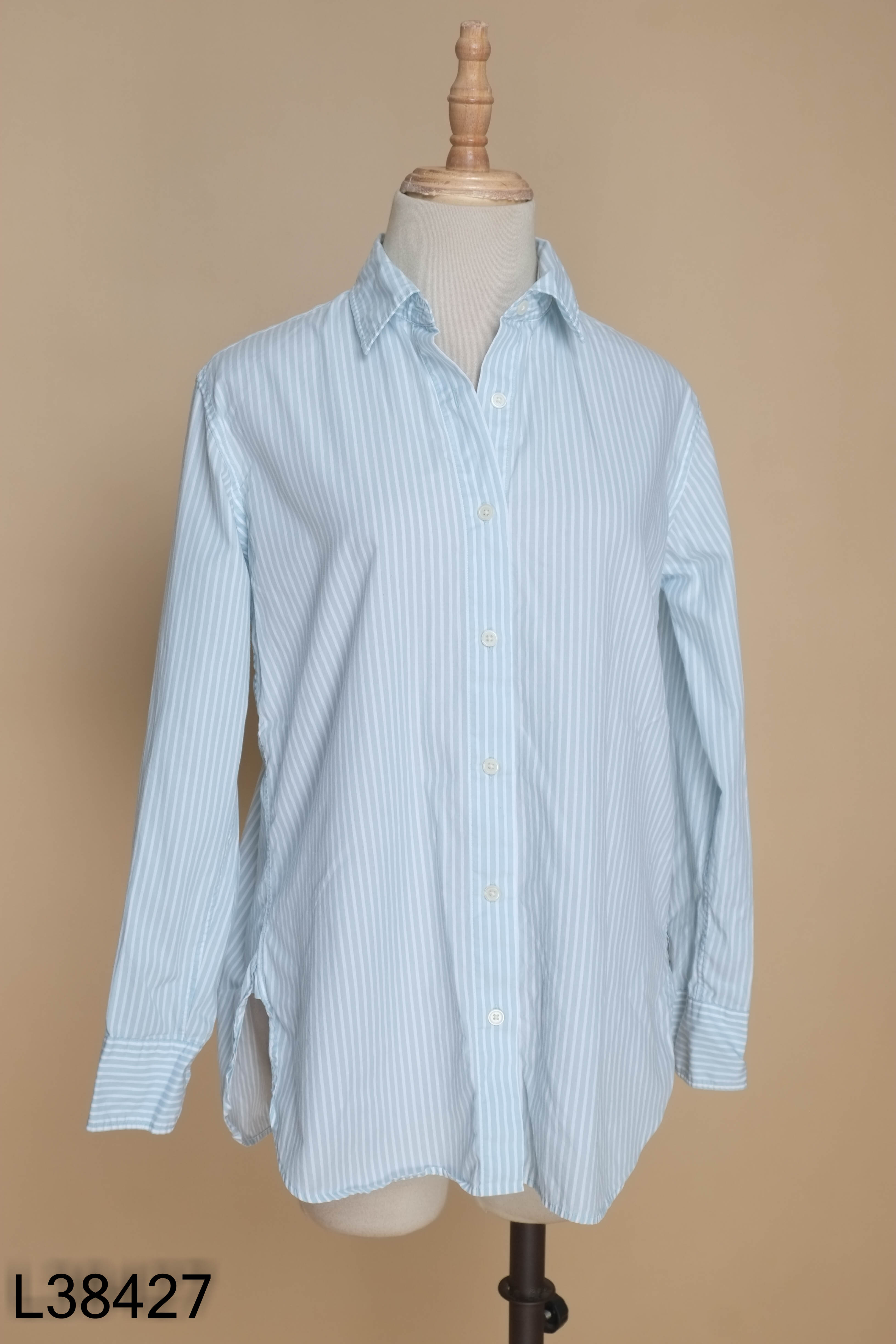 Áo UNIQLO sơ mi xanh sọc trắng