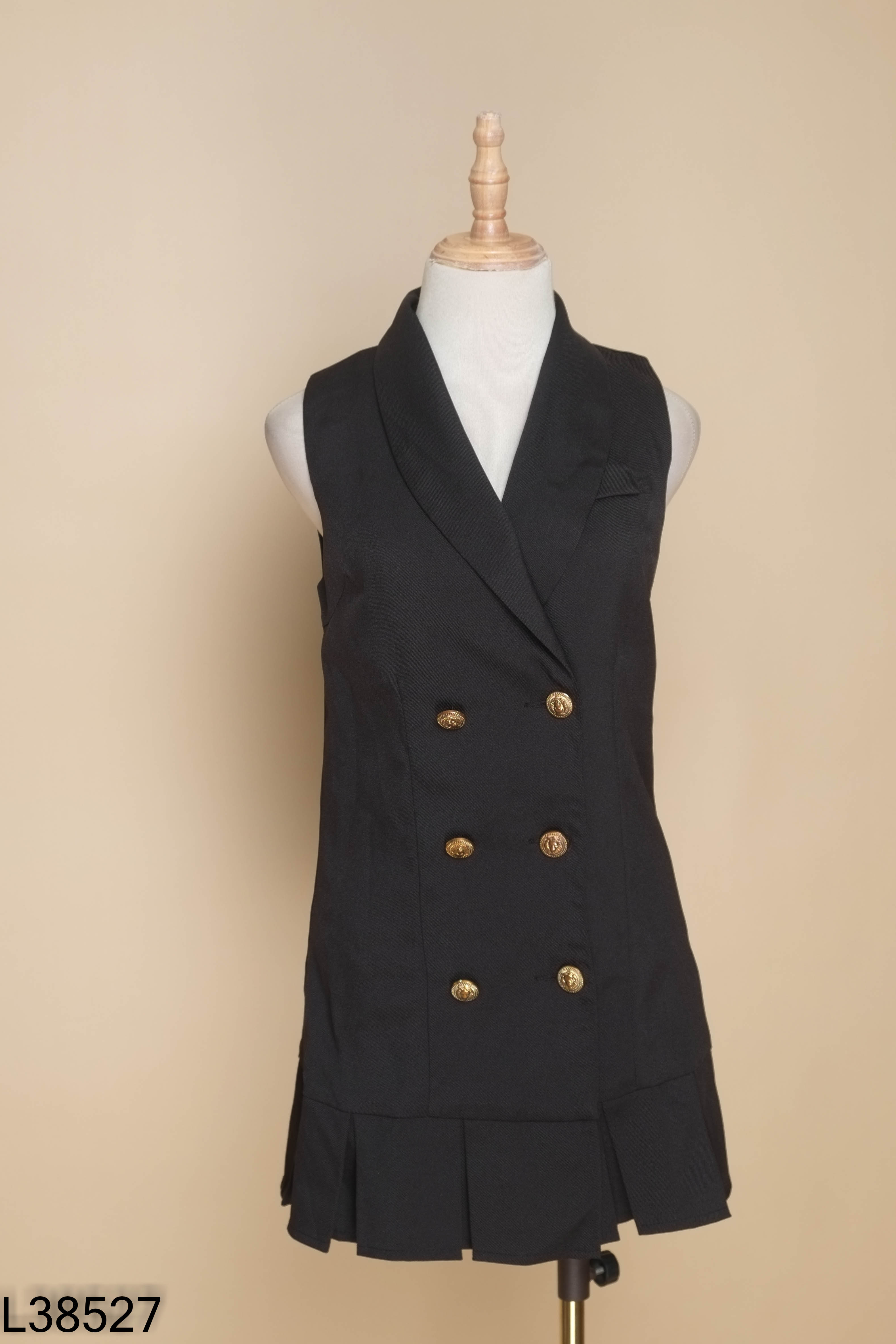 Váy đen phối kiểu blazer sát nách