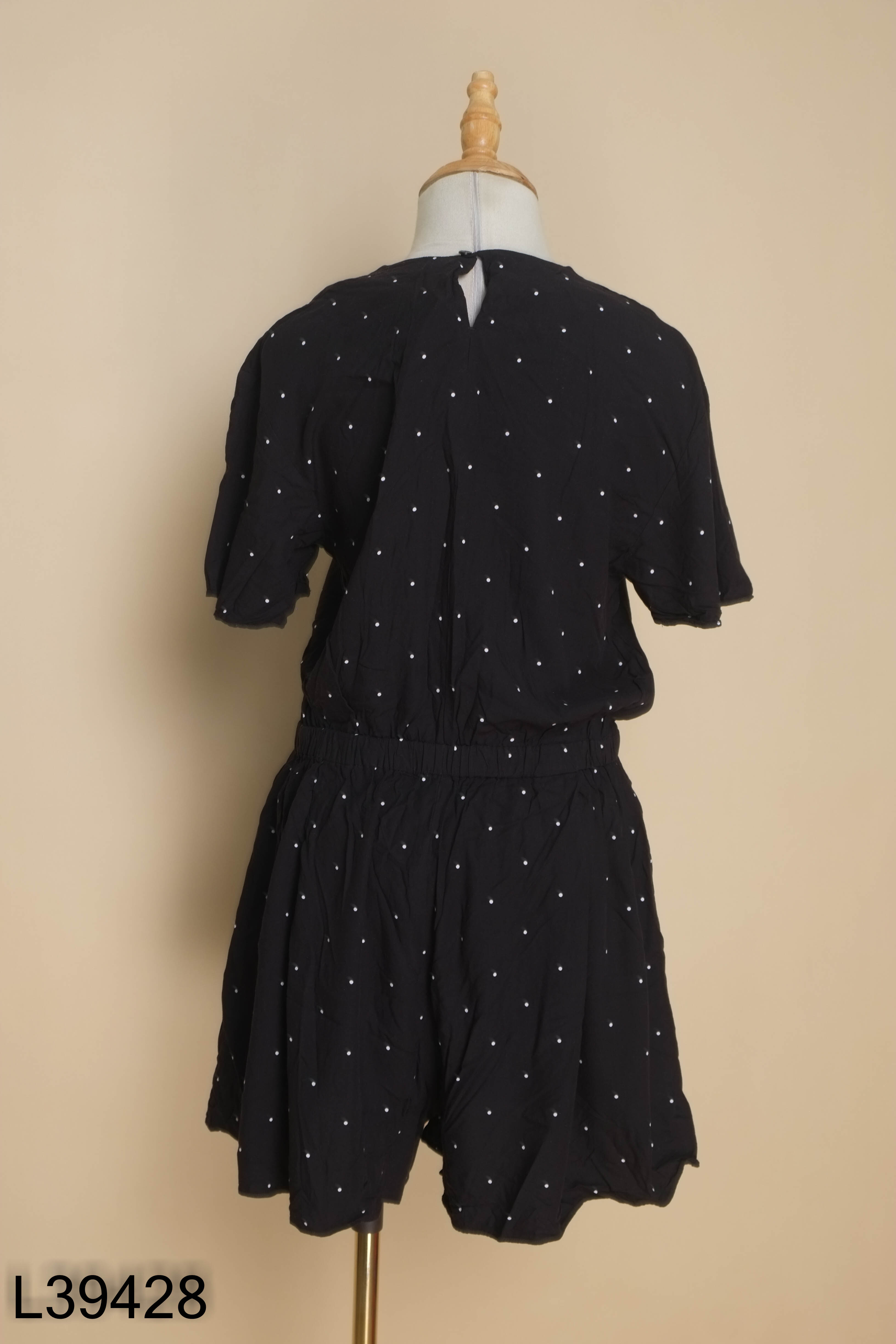 Jumpsuits UNIQLO đen chấm bi trắng