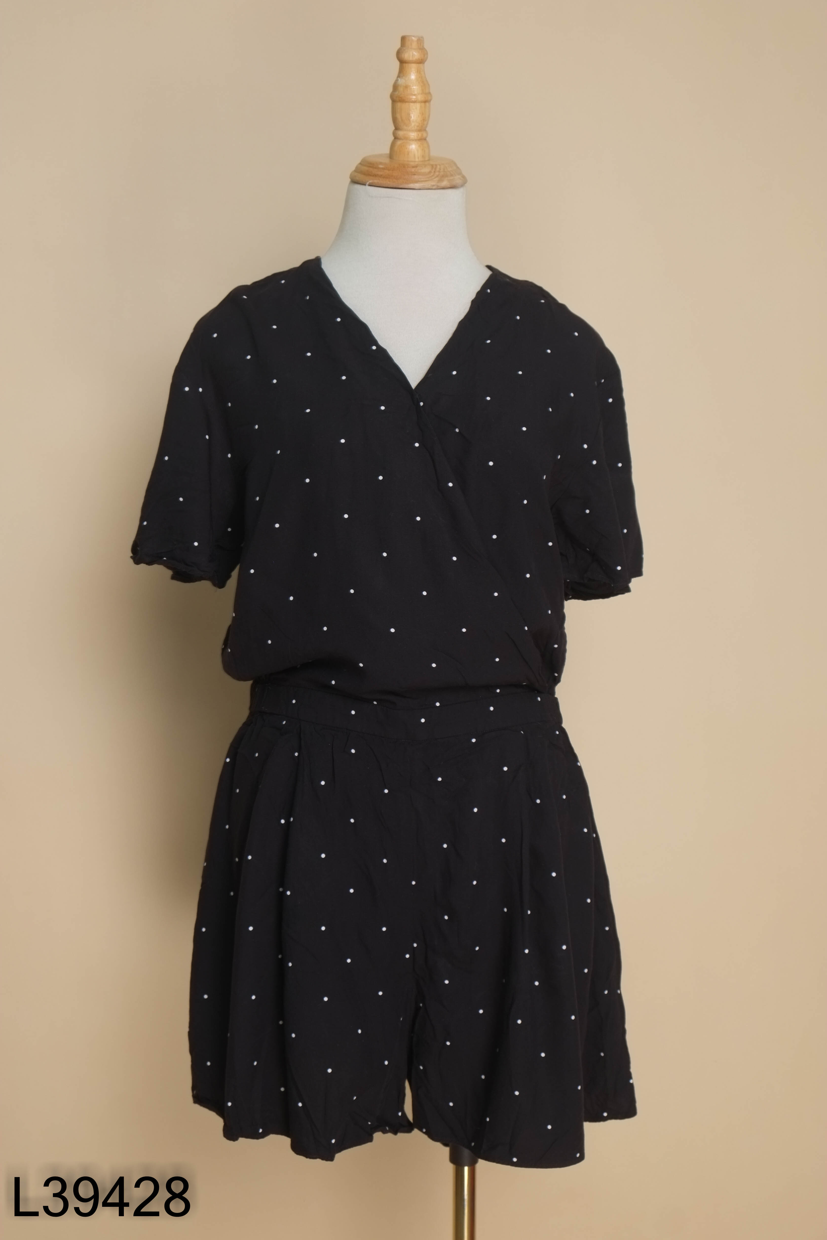 Jumpsuits UNIQLO đen chấm bi trắng