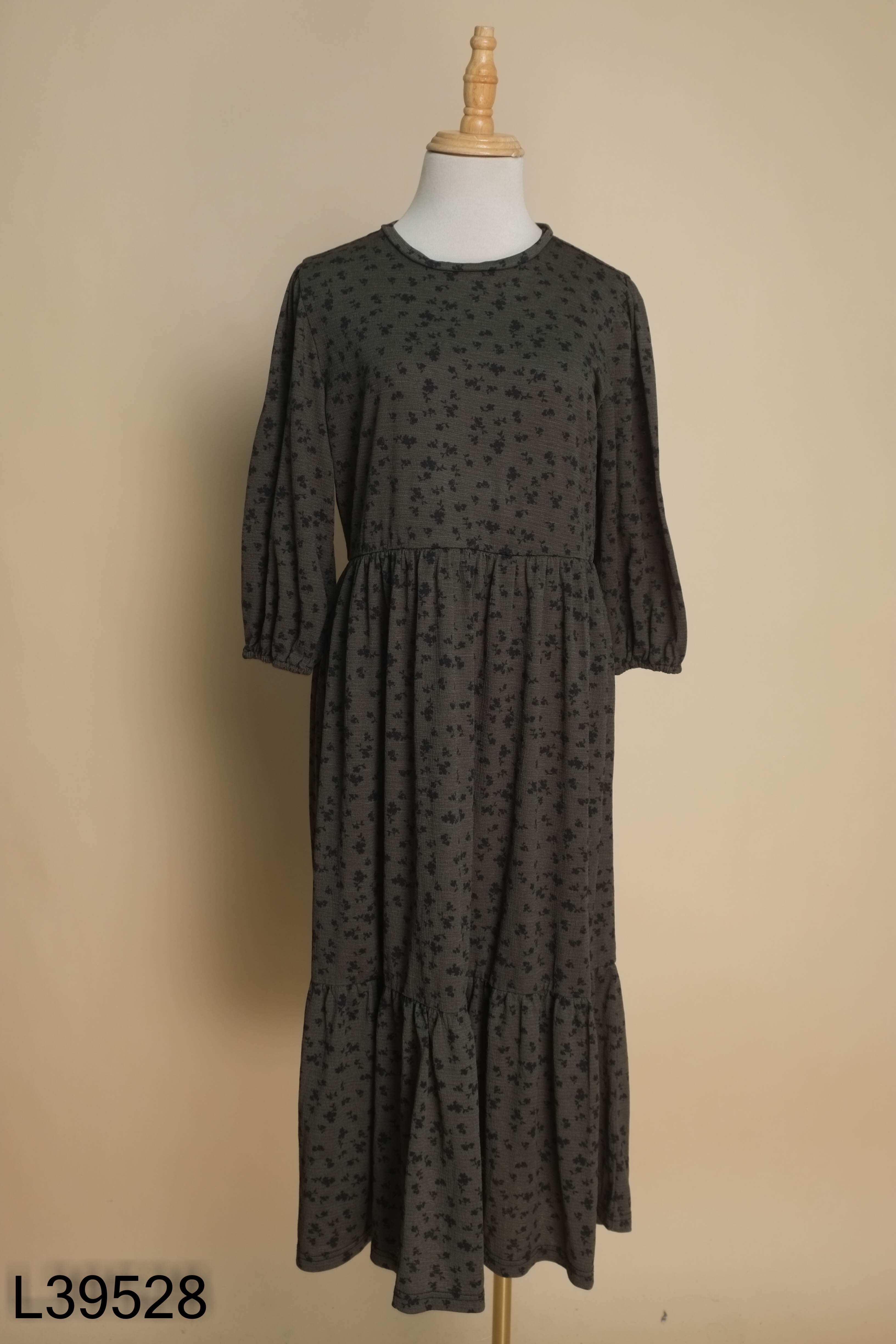 Váy xanh babydoll họa tiết đen STRADIVARIUS