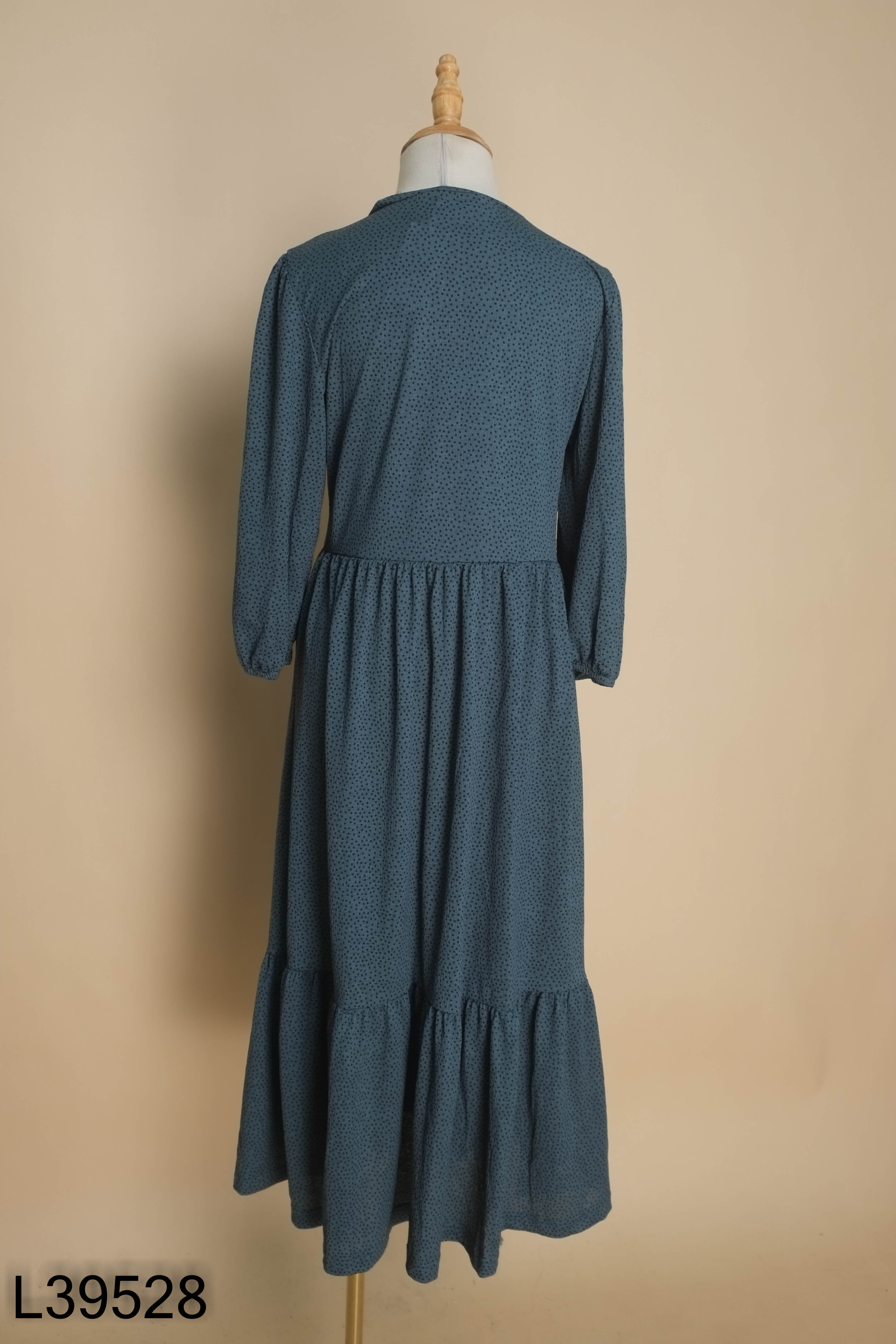Váy xanh babydoll chấm bi đen STRADIVARIUS