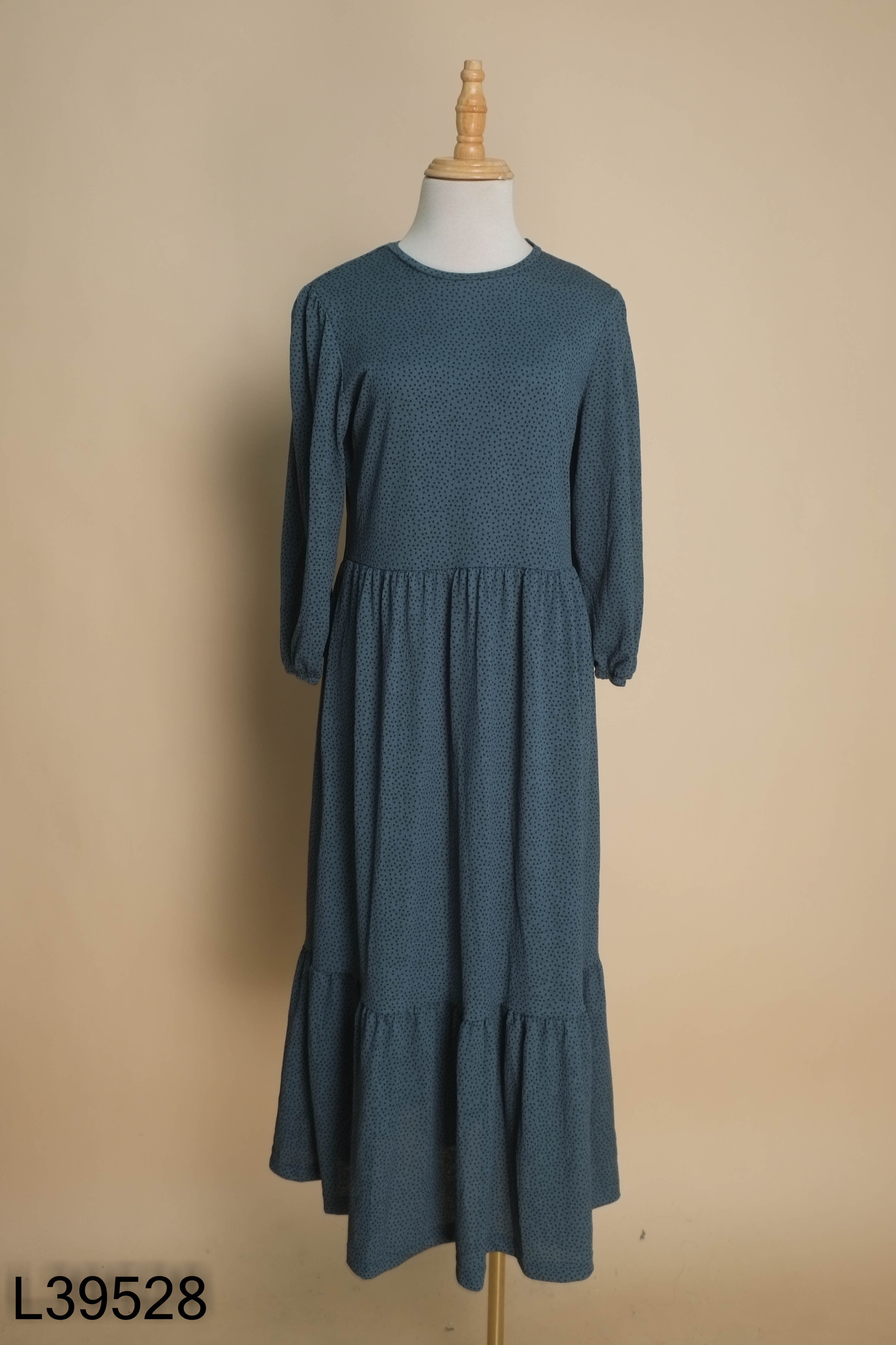 Váy xanh babydoll chấm bi đen STRADIVARIUS