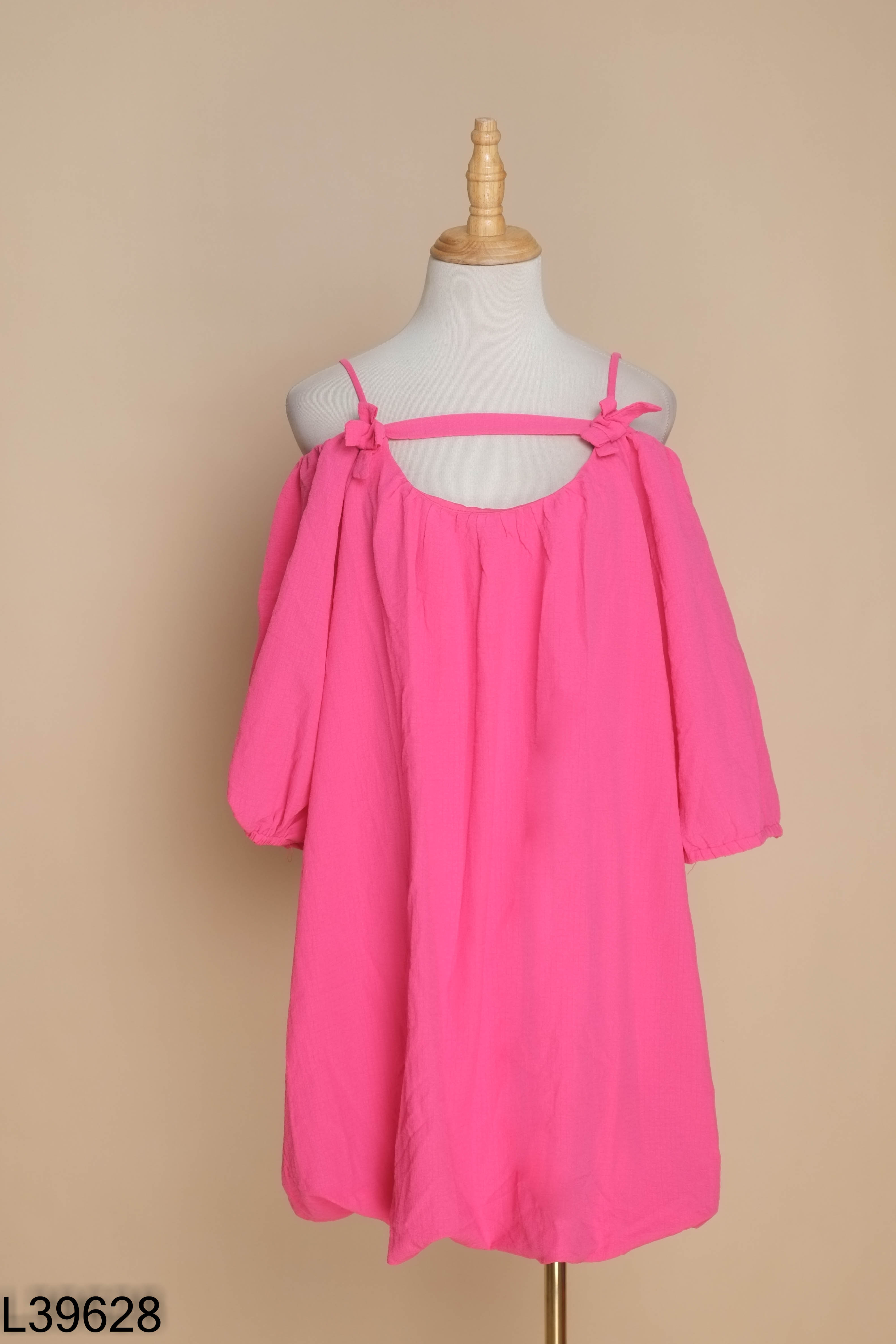 Váy hồng babydoll phối vai
