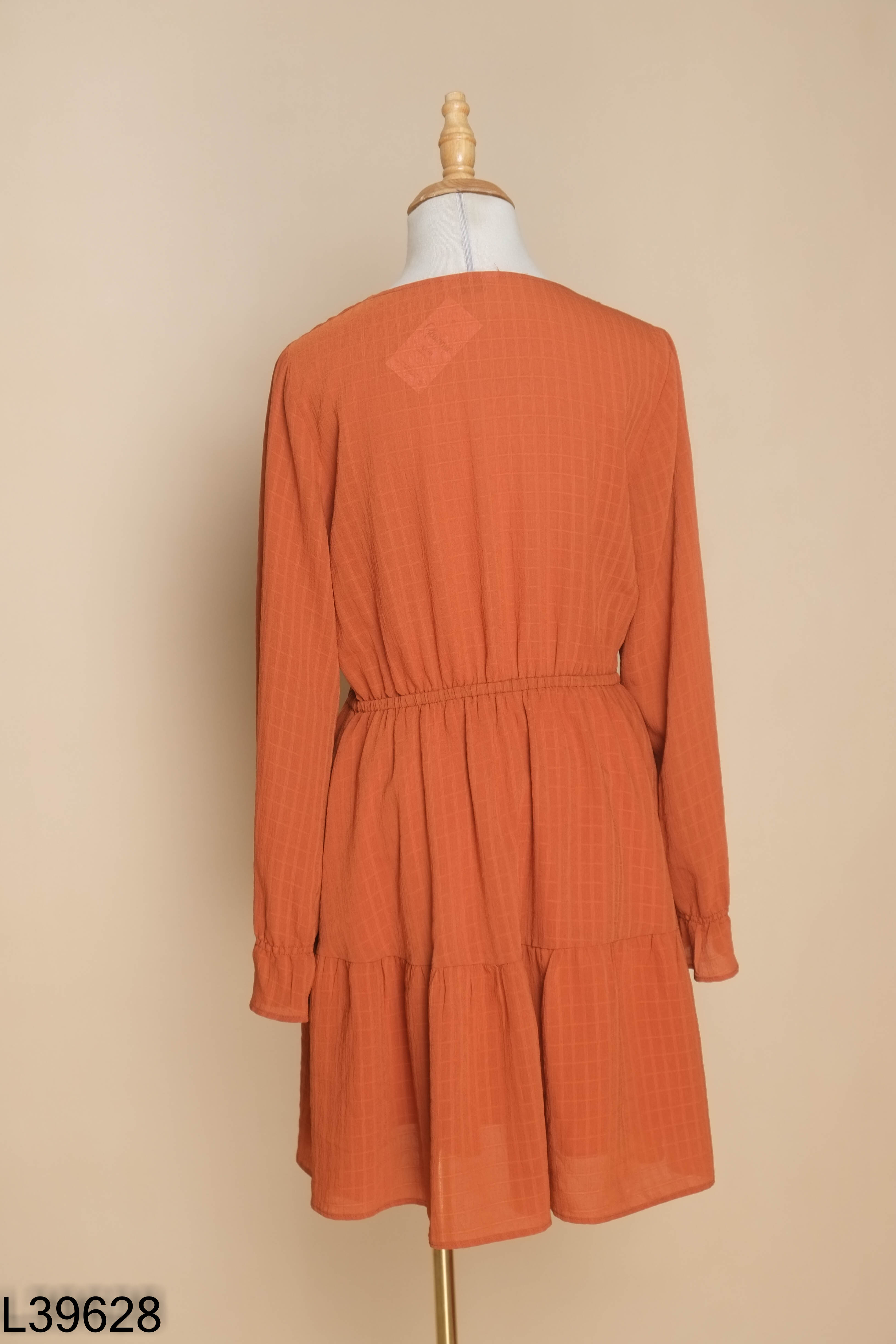 Váy nâu 92WEAR cổ V trơn