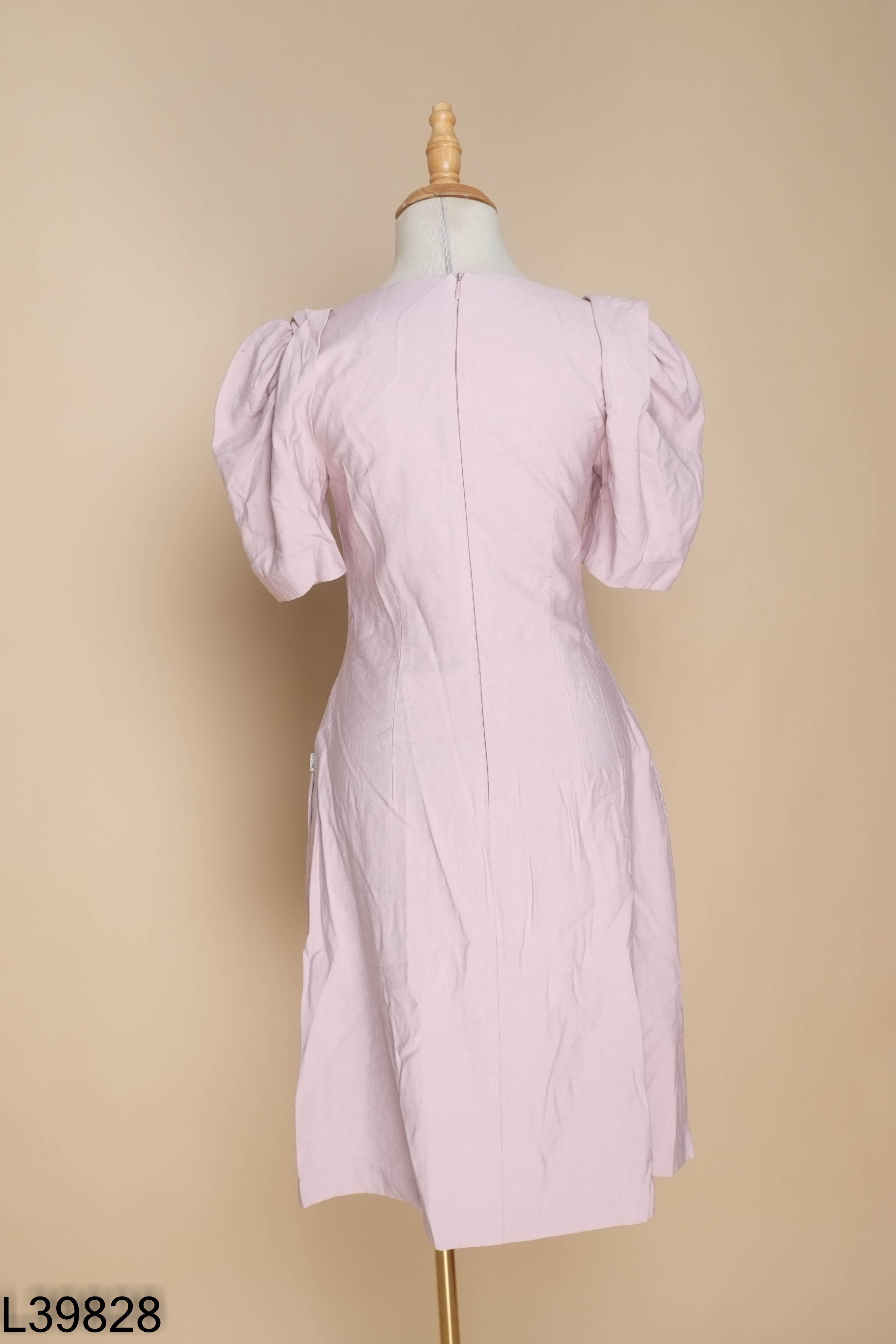 Váy hồng D.CHIC trơn cổ vuông