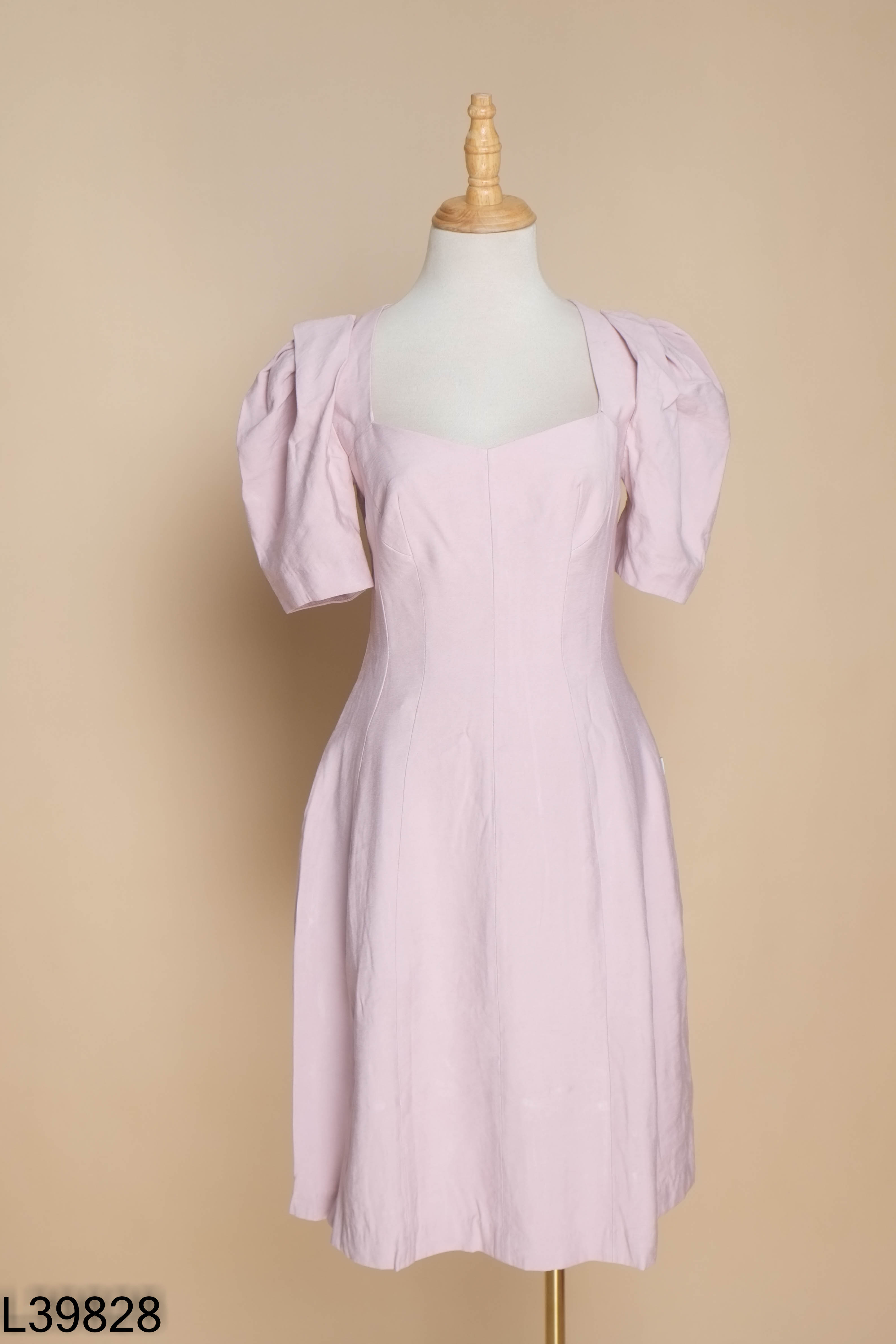 Váy hồng D.CHIC trơn cổ vuông