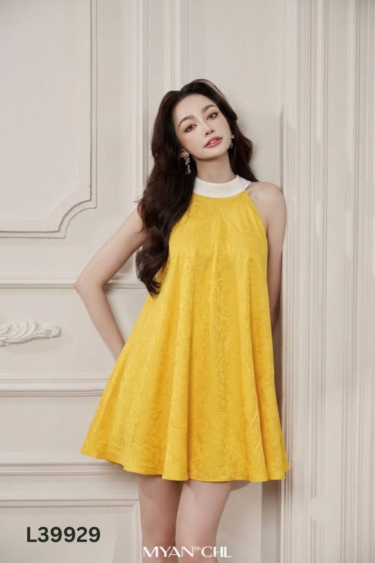 Váy lụa vàng họa tiết phối be