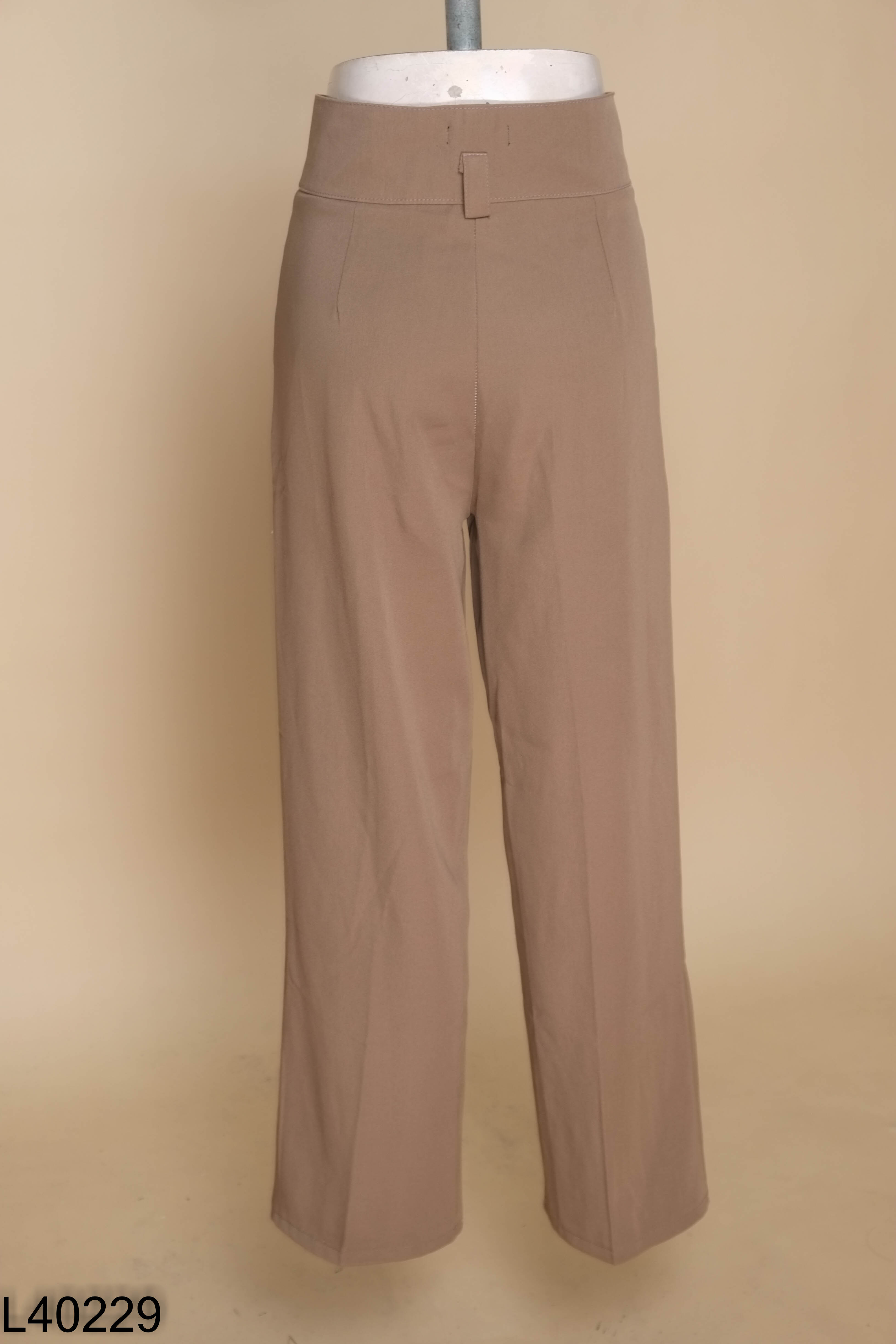 Quần suông nâu 2 cúc