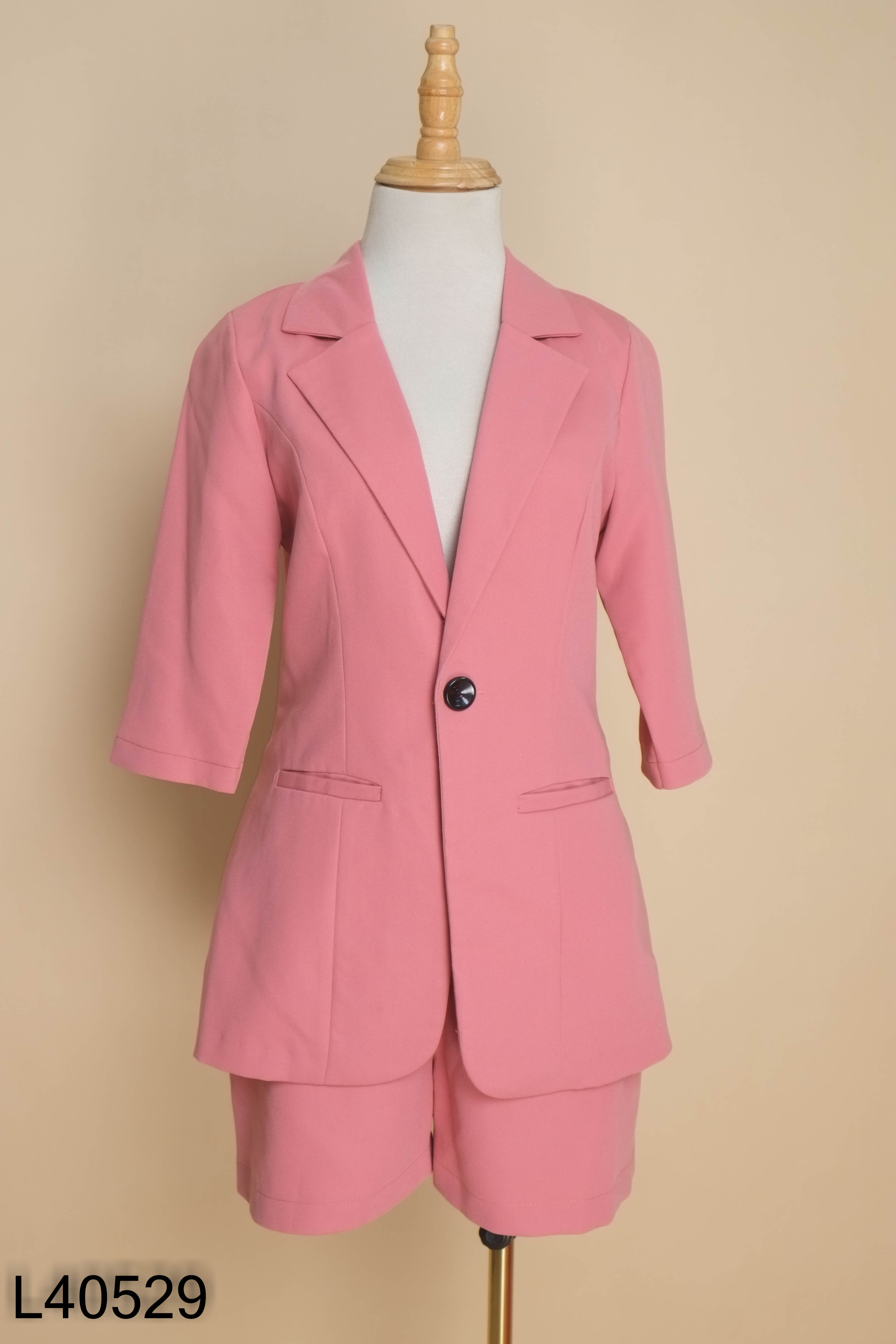 Set áo blazer + quần short hồng phấn