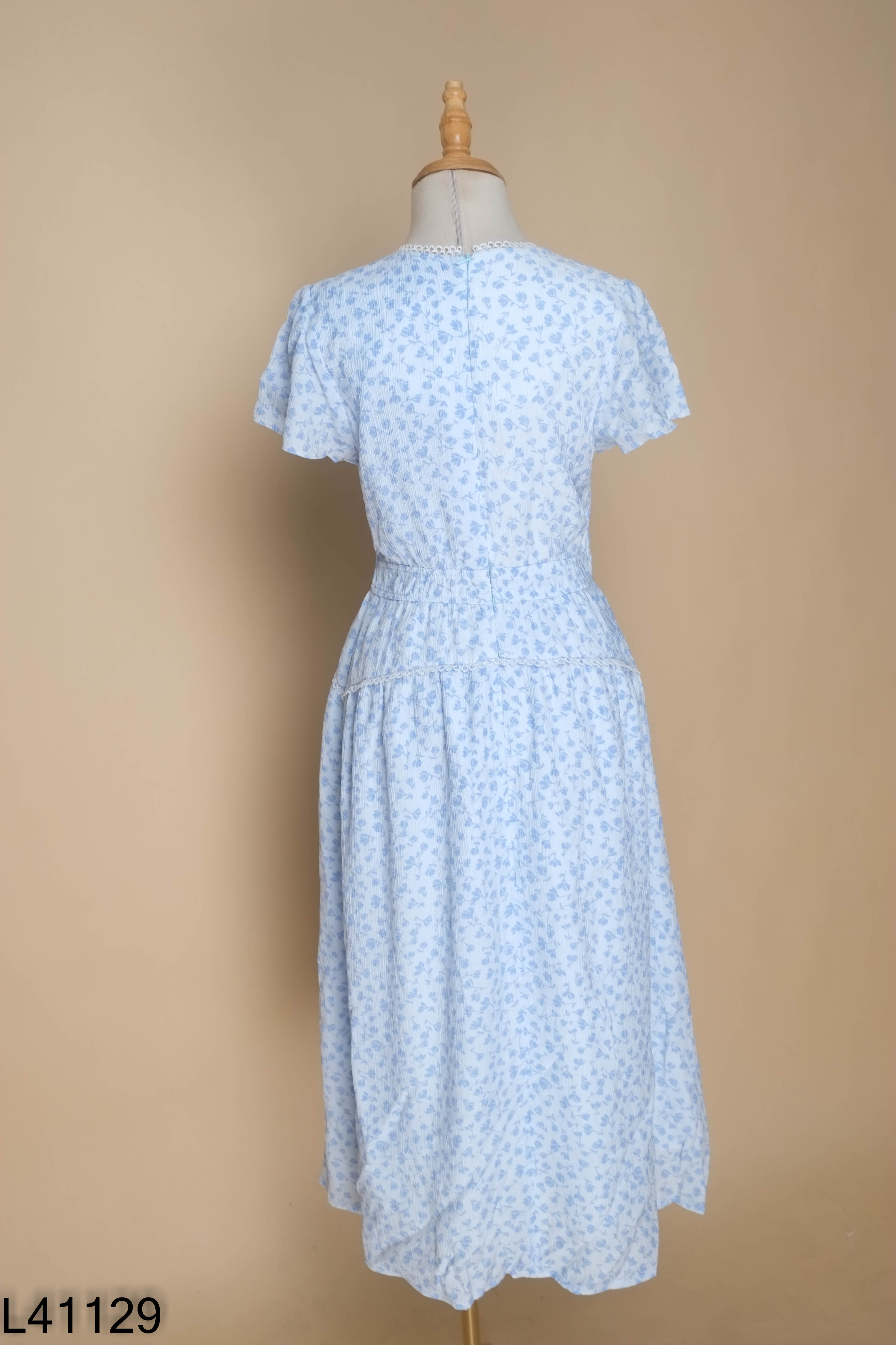 Váy xanh pastel họa tiết hoa nhí