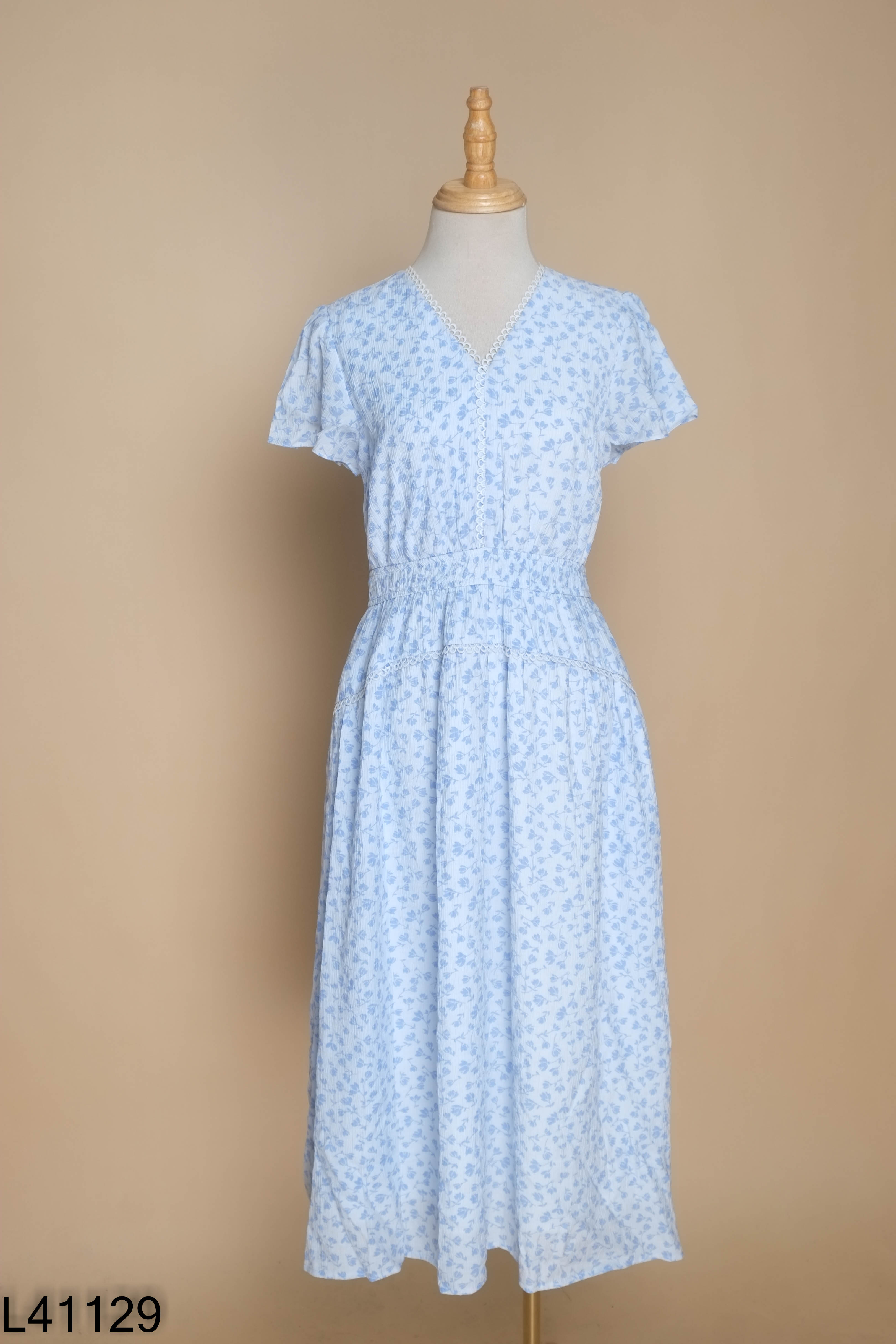 Váy xanh pastel họa tiết hoa nhí