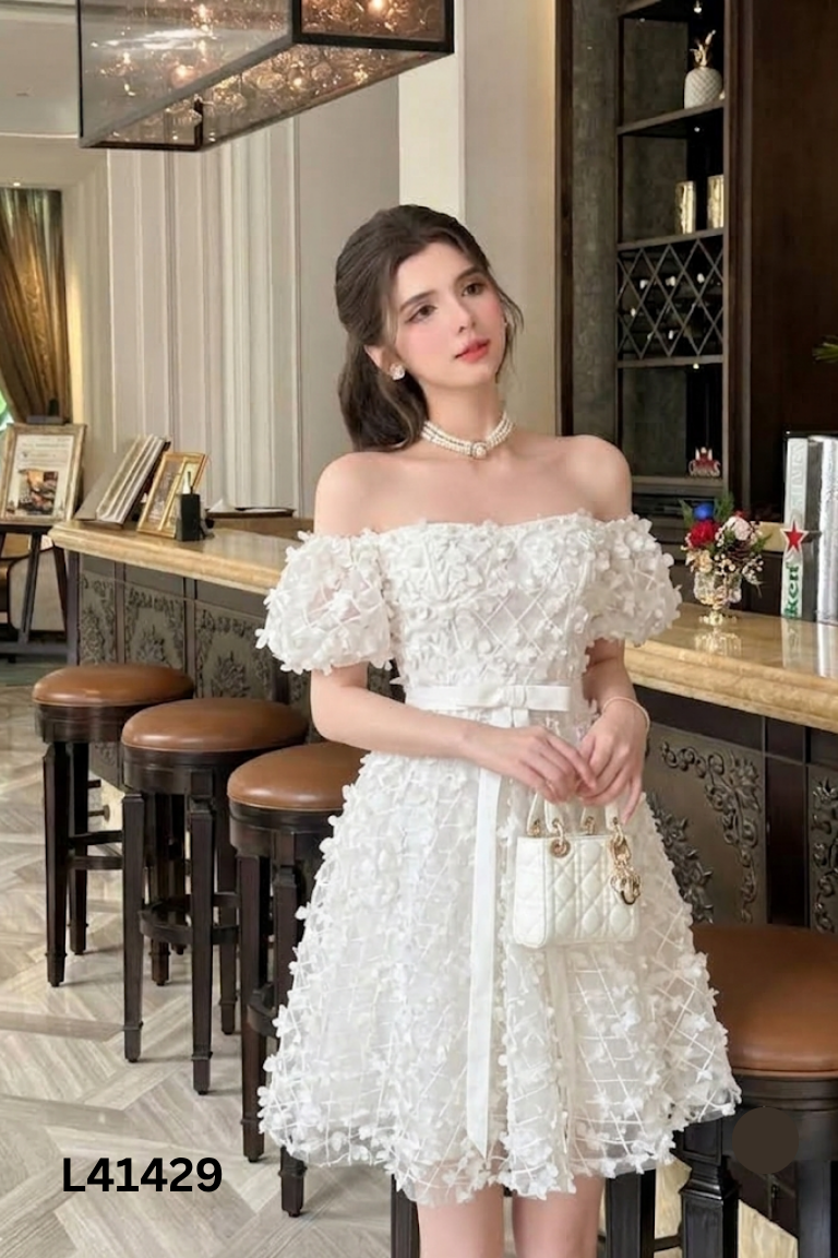 NEWTAG Váy trắng ALLURE đính hoa