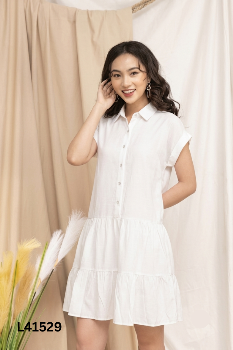 Váy trắng cúc đá có cổ