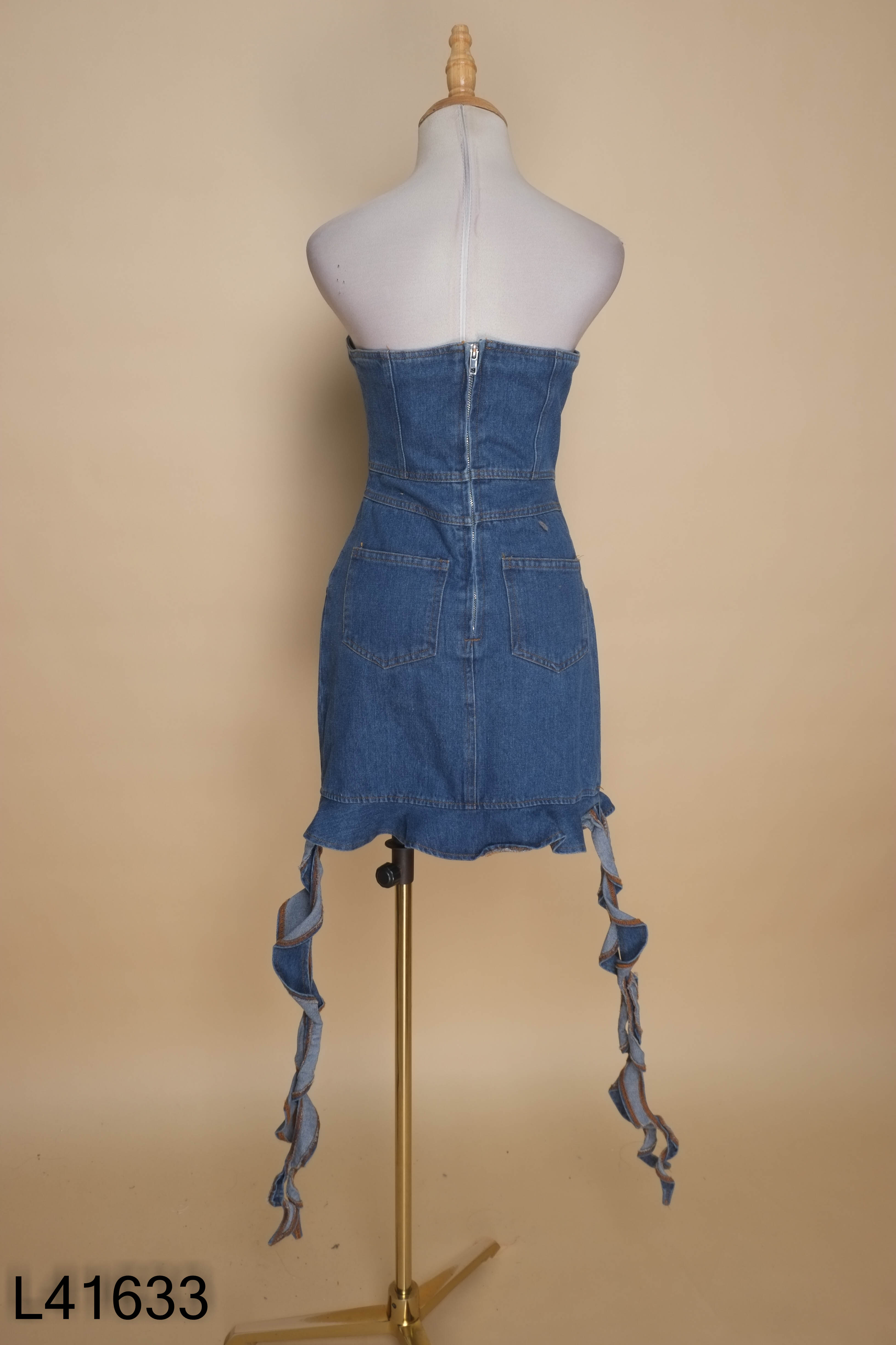 Váy jeans xanh cúp ngực tua rua