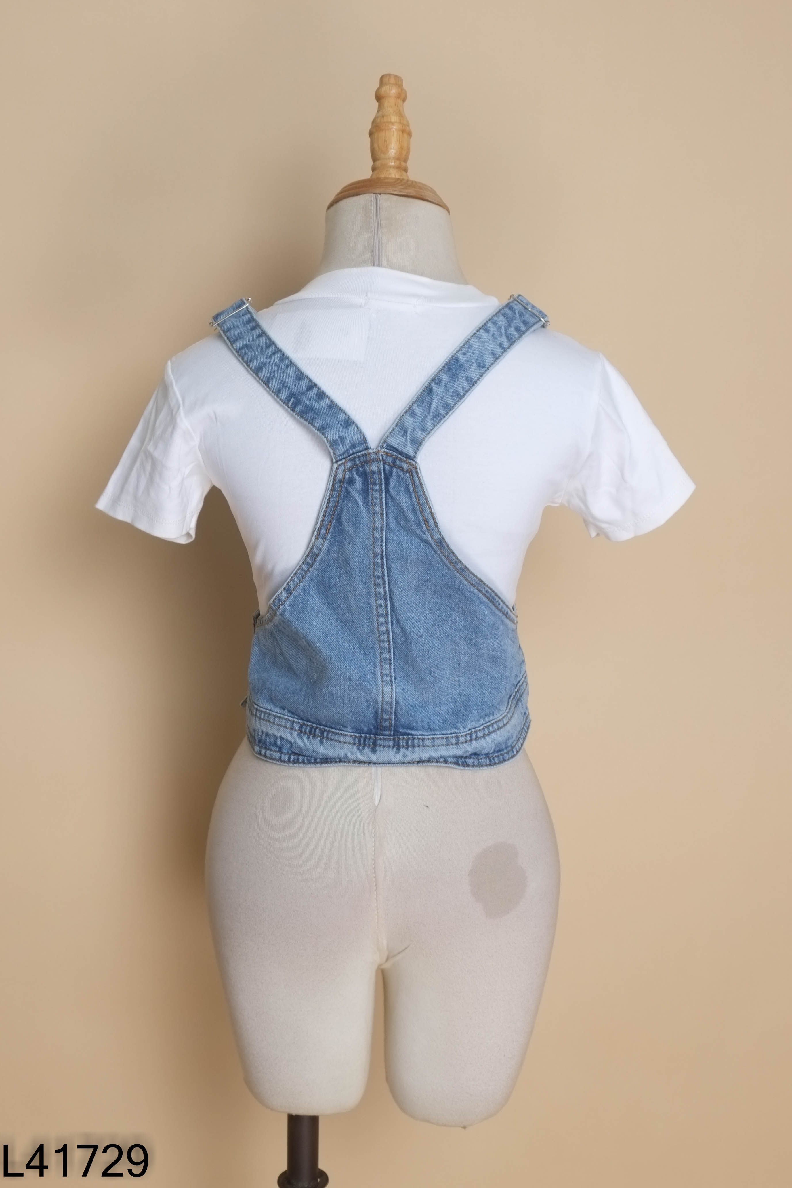 Set Áo trắng thêu trái tim + áo yếm jeans