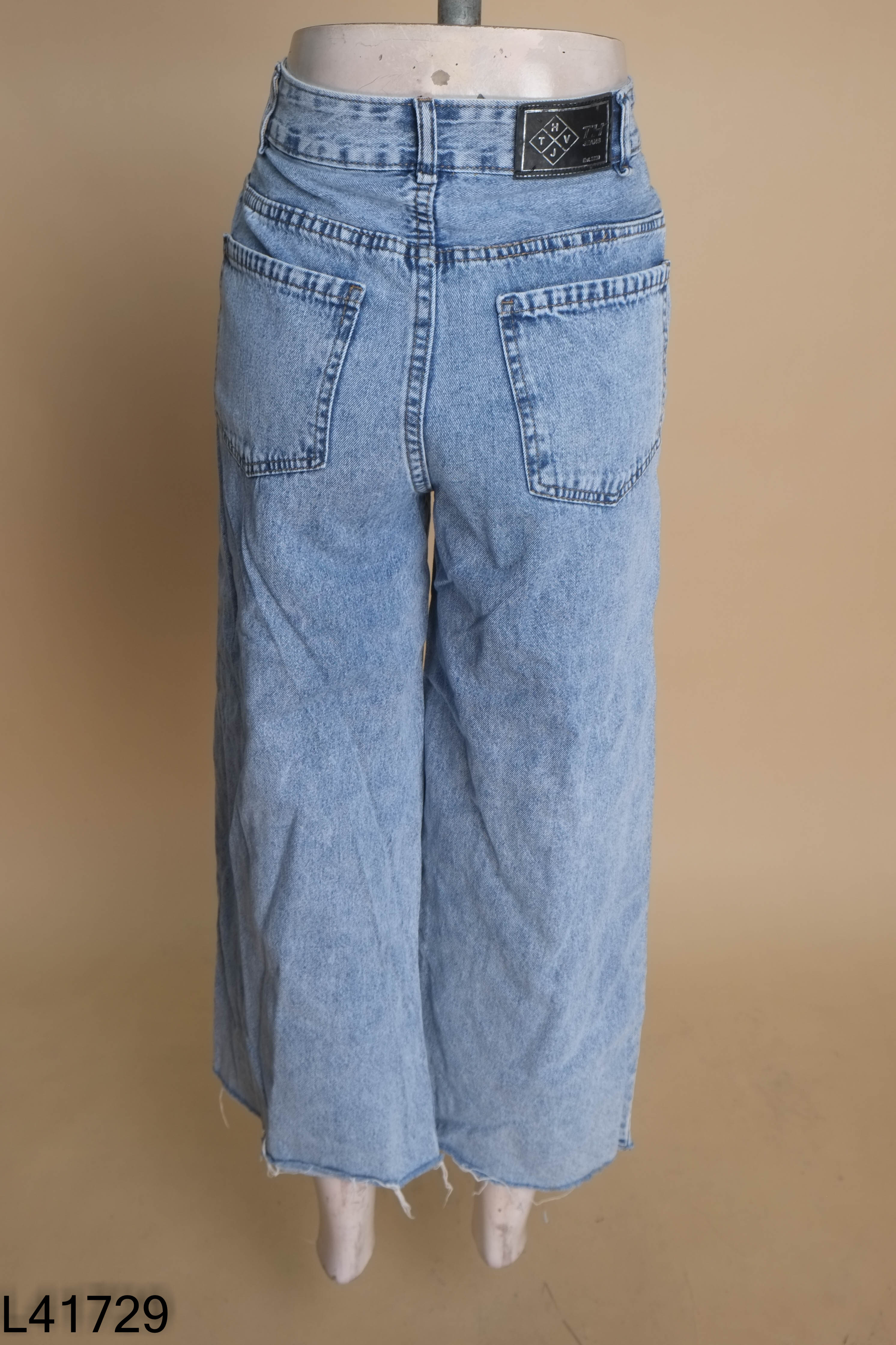Quần jeans xanh trơn